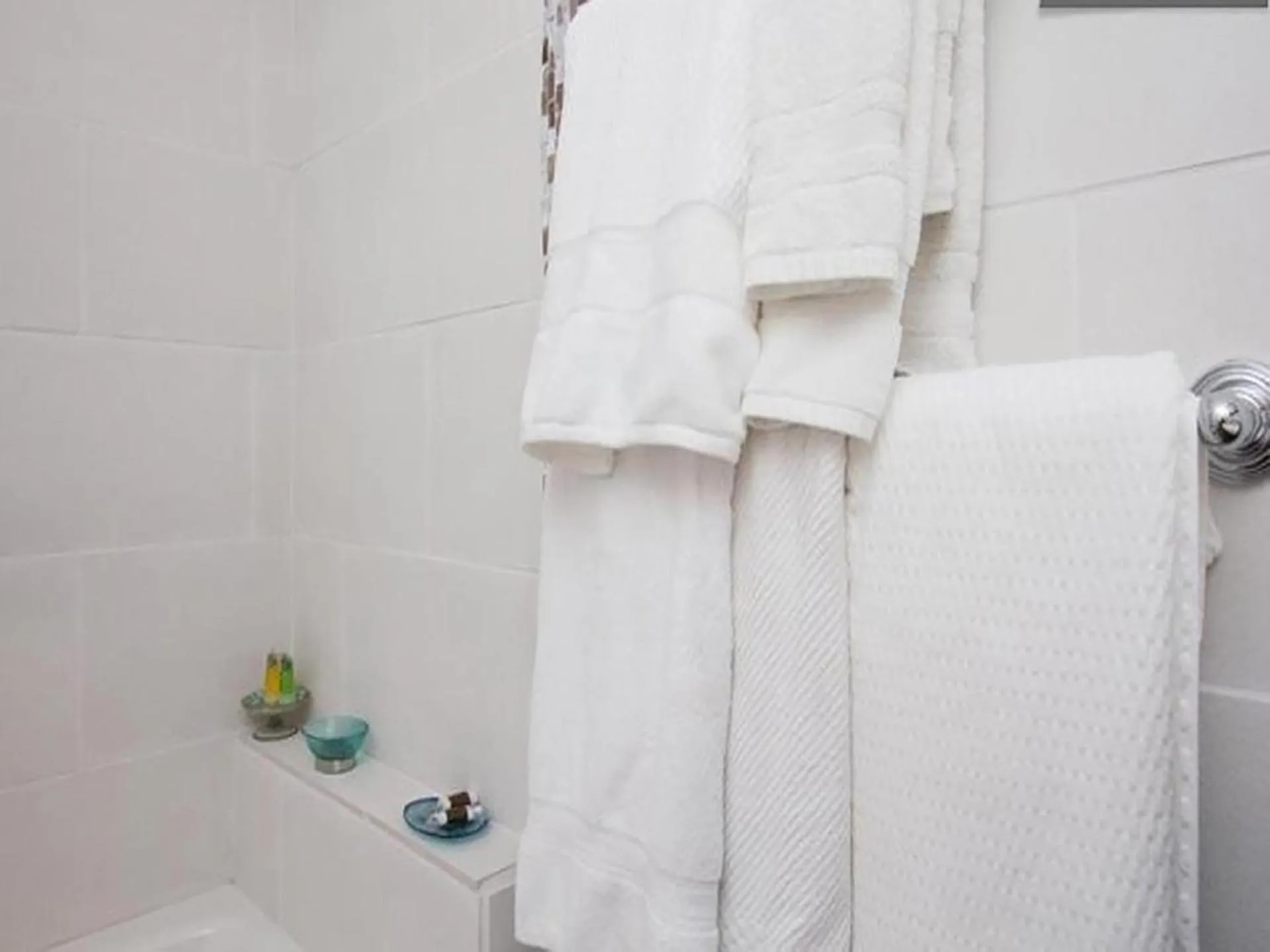 Bathroom in Venice Beach Apartments Monthly rents