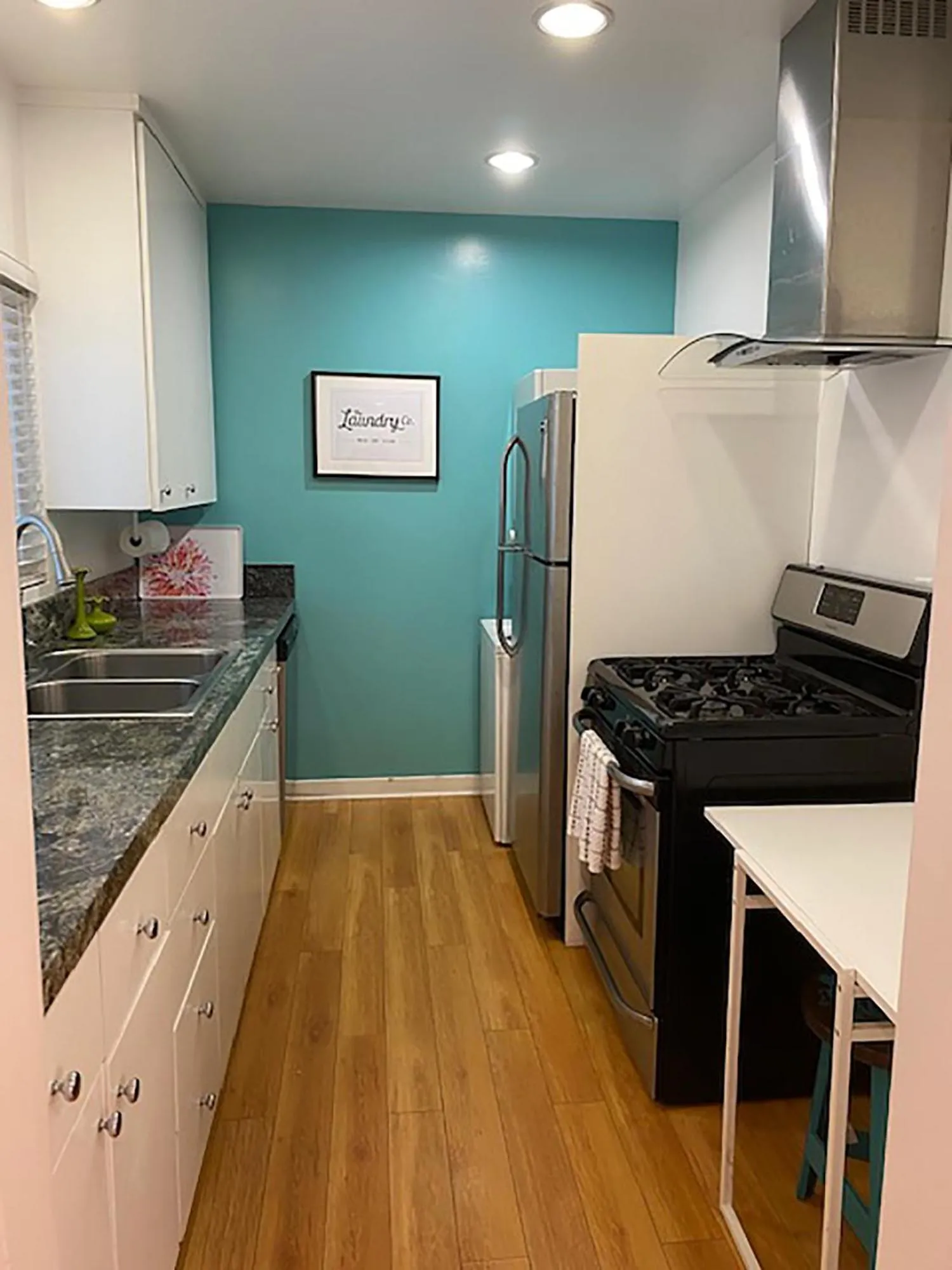 Kitchen or kitchenette in Venice Beach Apartments Monthly rents