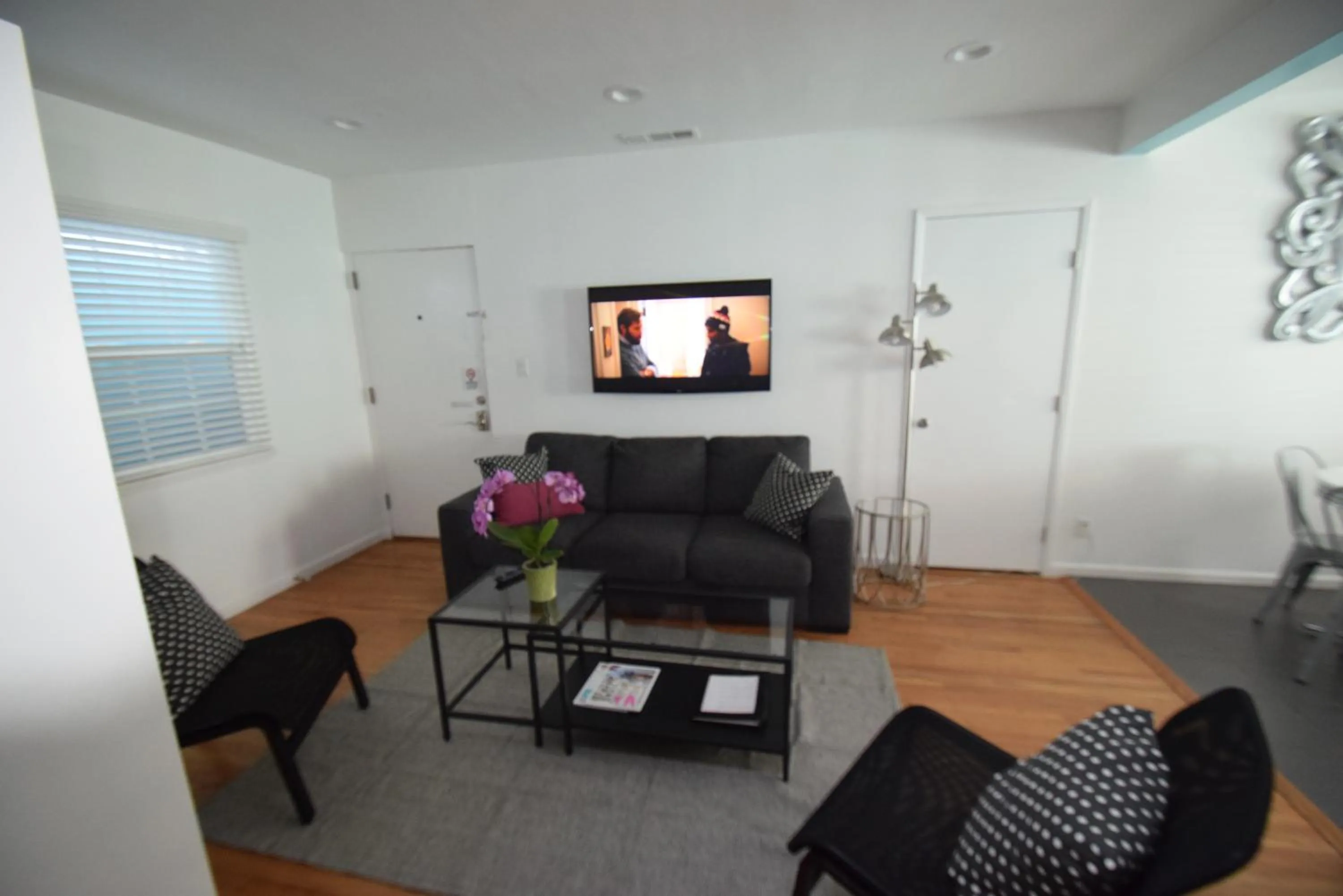 Living room in Venice Beach Apartments Monthly rents