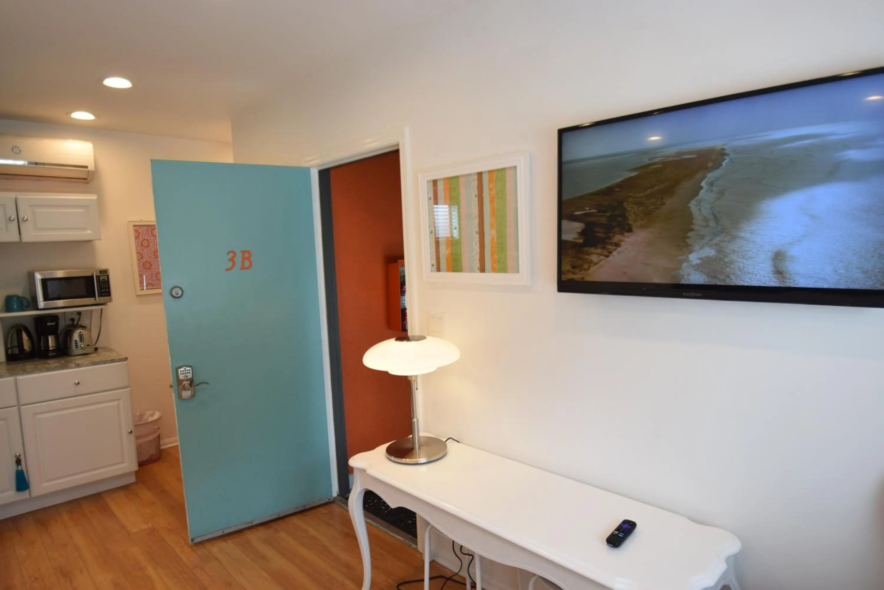 TV and multimedia in Venice Beach Apartments Monthly rents