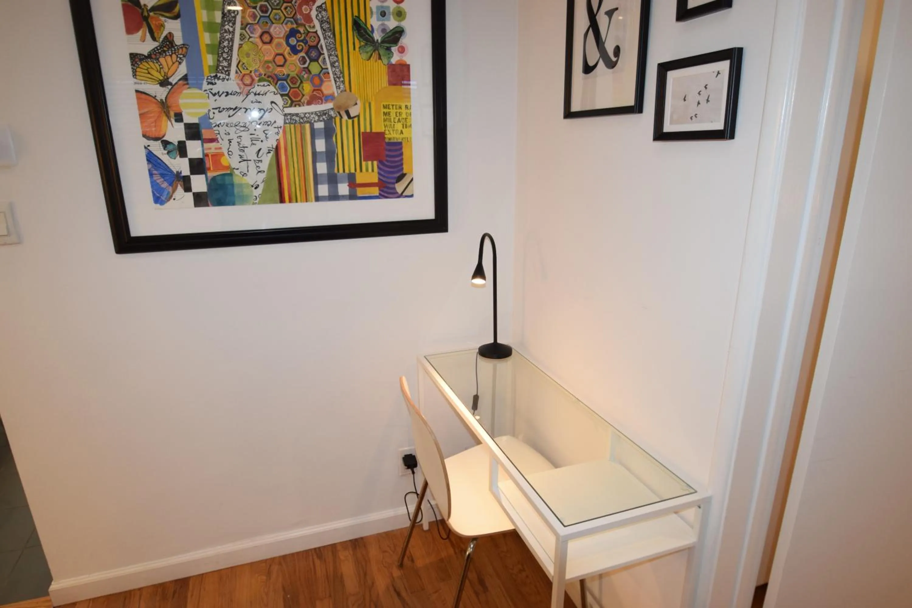 Living room in Venice Beach Apartments Monthly rents