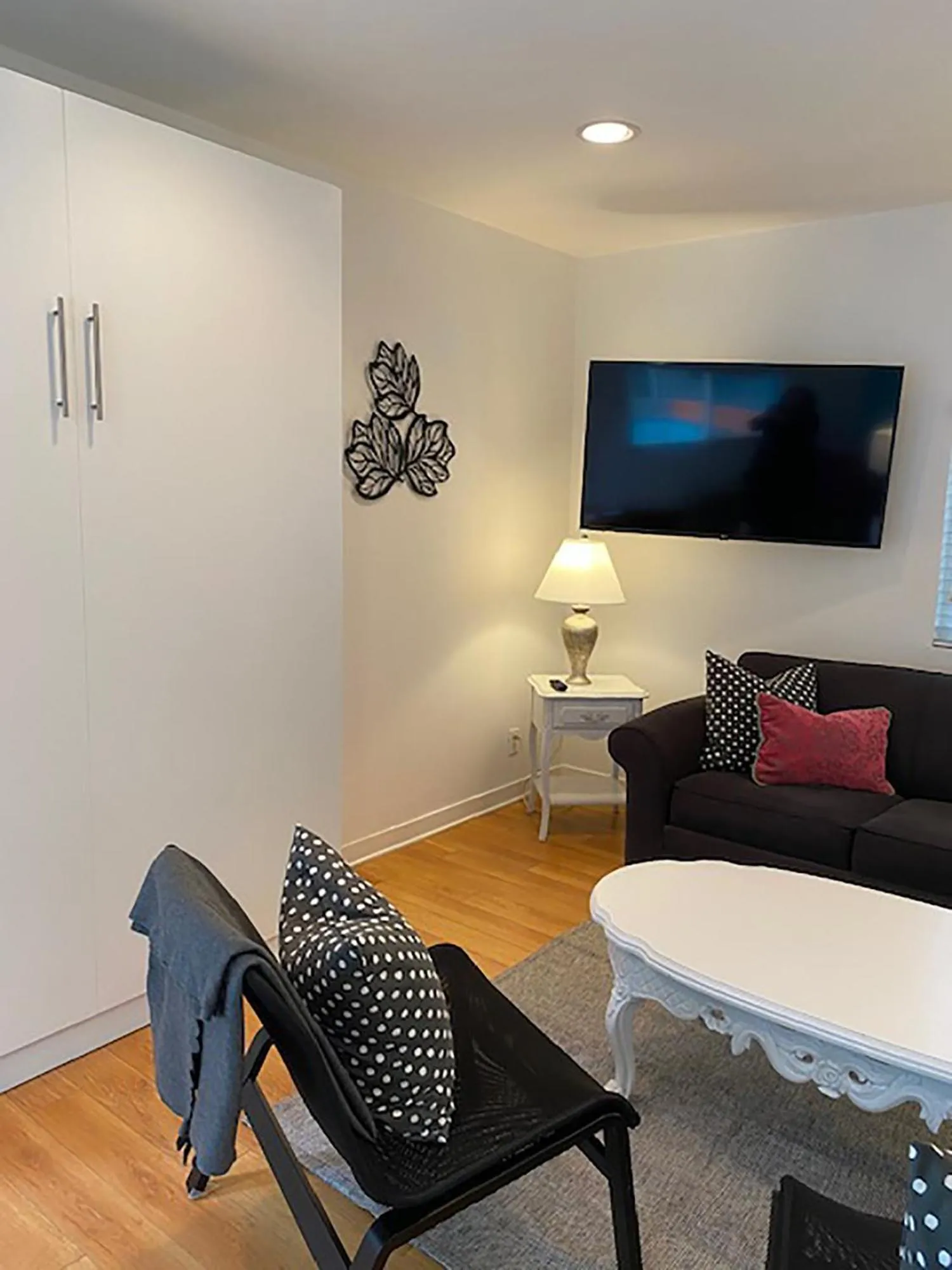 TV and multimedia in Venice Beach Apartments Monthly rents