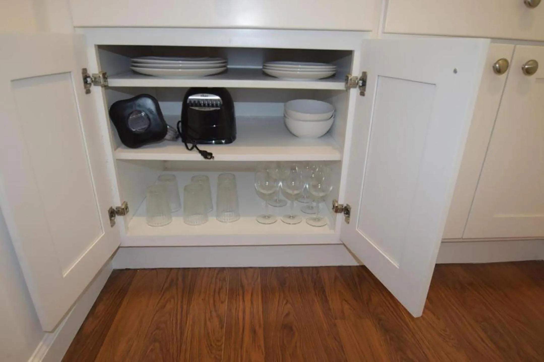 Kitchen or kitchenette in Venice Beach Apartments Monthly rents