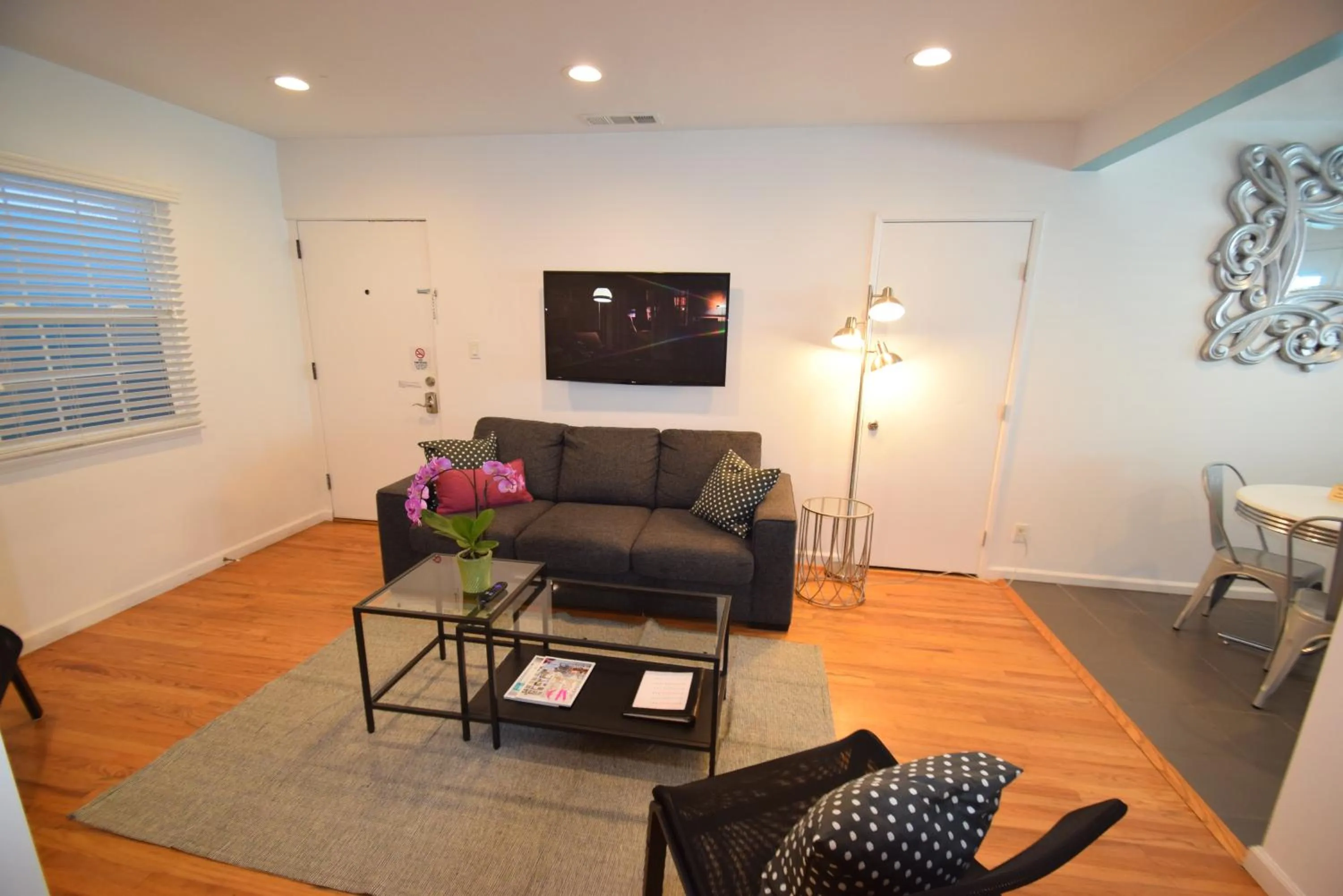 Living room in Venice Beach Apartments Monthly rents