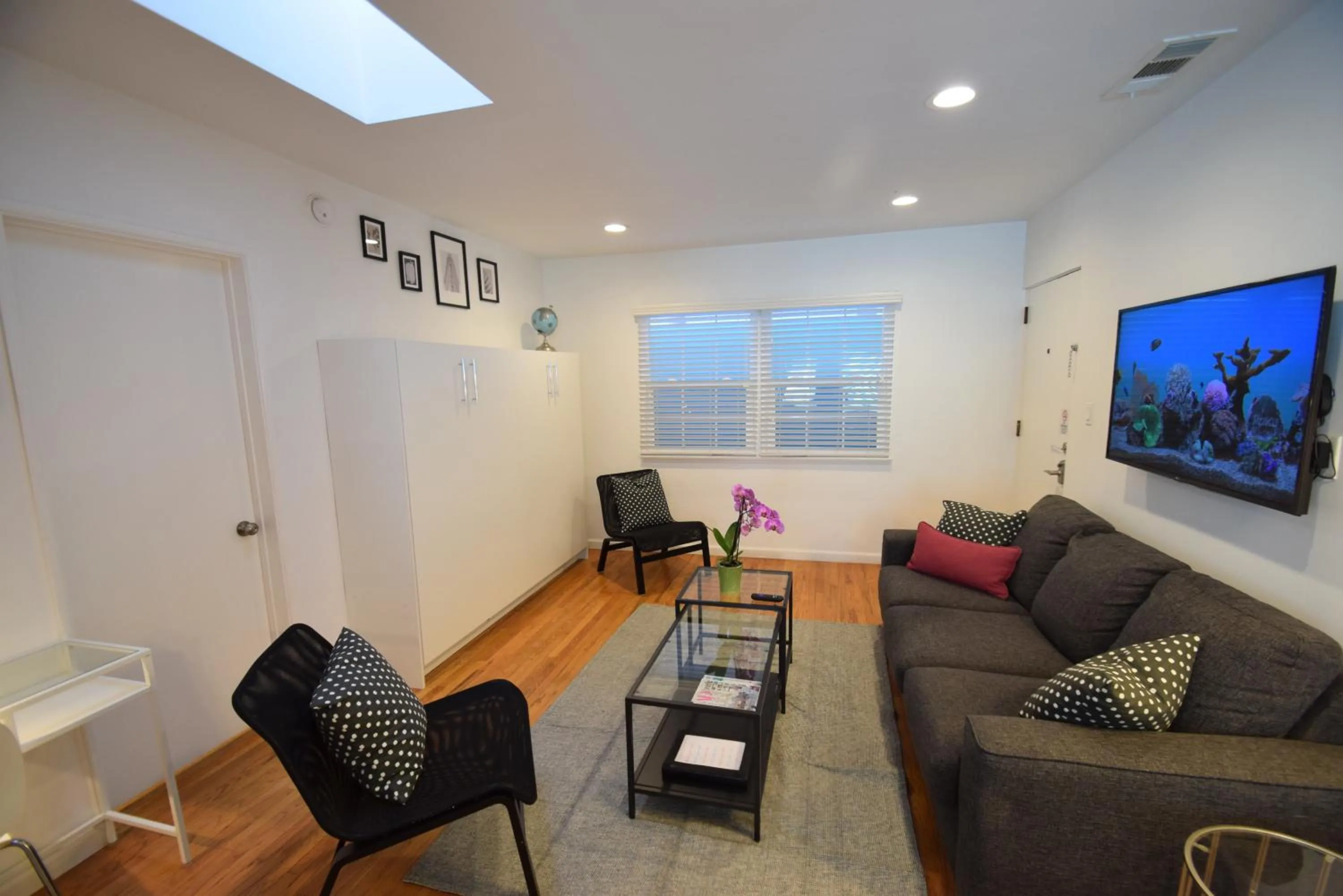 Living room in Venice Beach Apartments Monthly rents