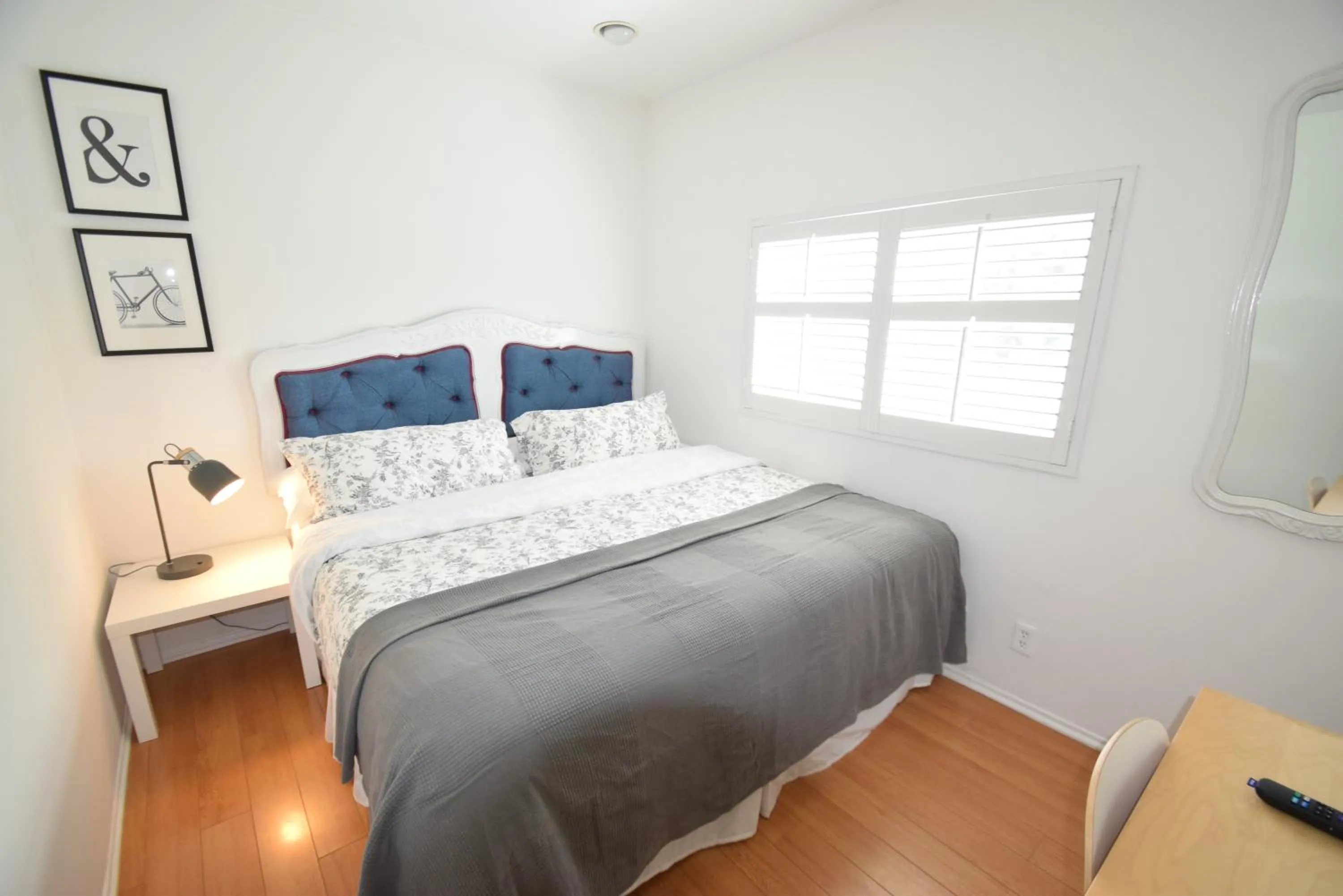 Bedroom, Bed in Venice Beach Apartments Monthly rents