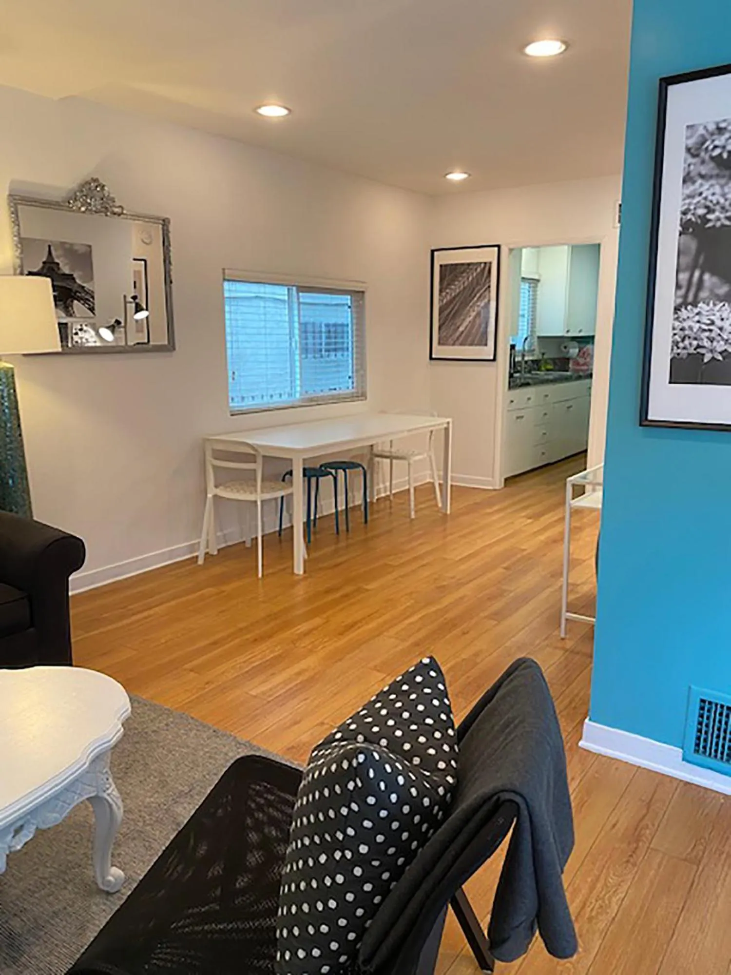 Kitchen or kitchenette in Venice Beach Apartments Monthly rents