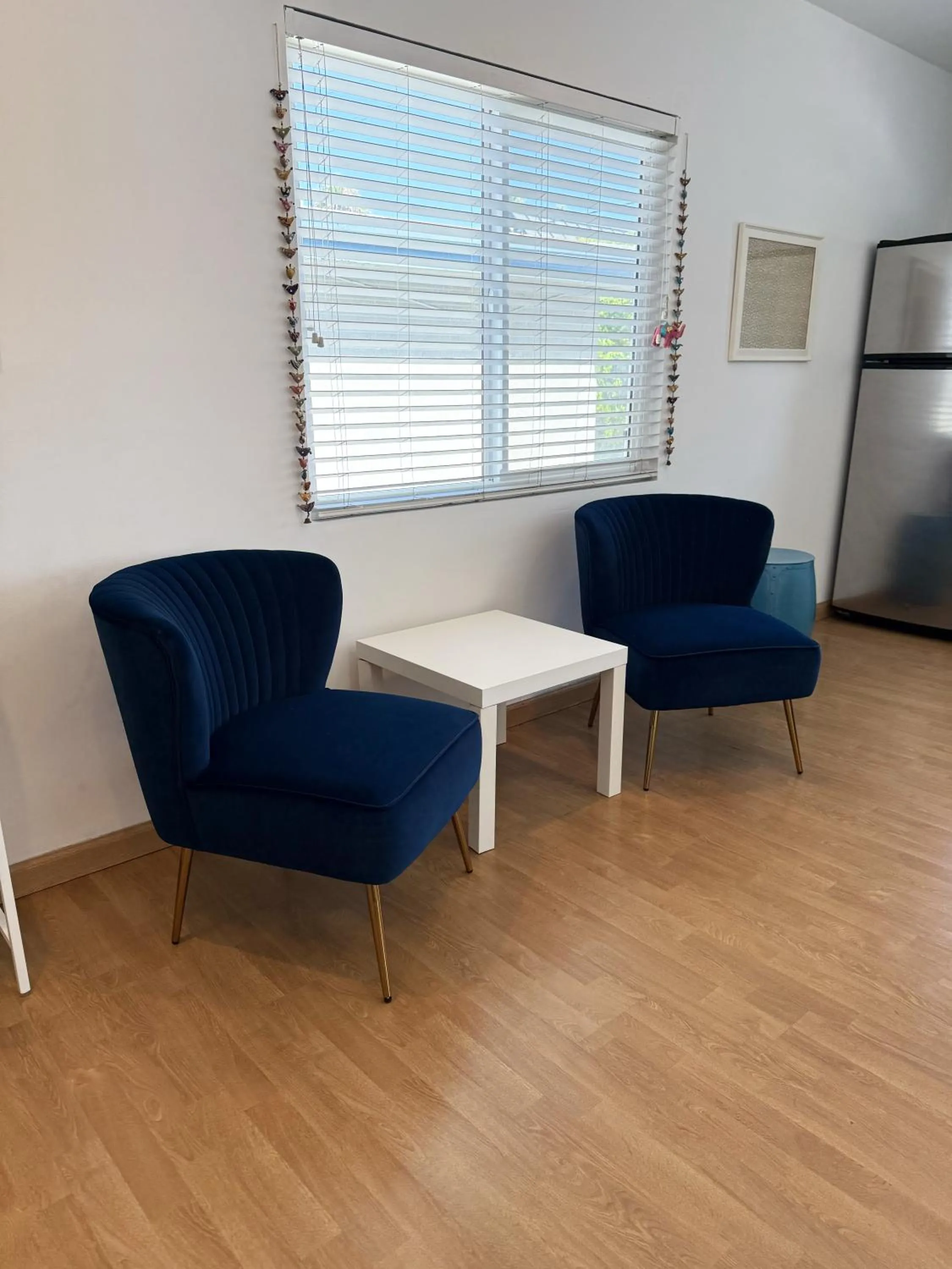 Living room in Venice Beach Apartments Monthly rents