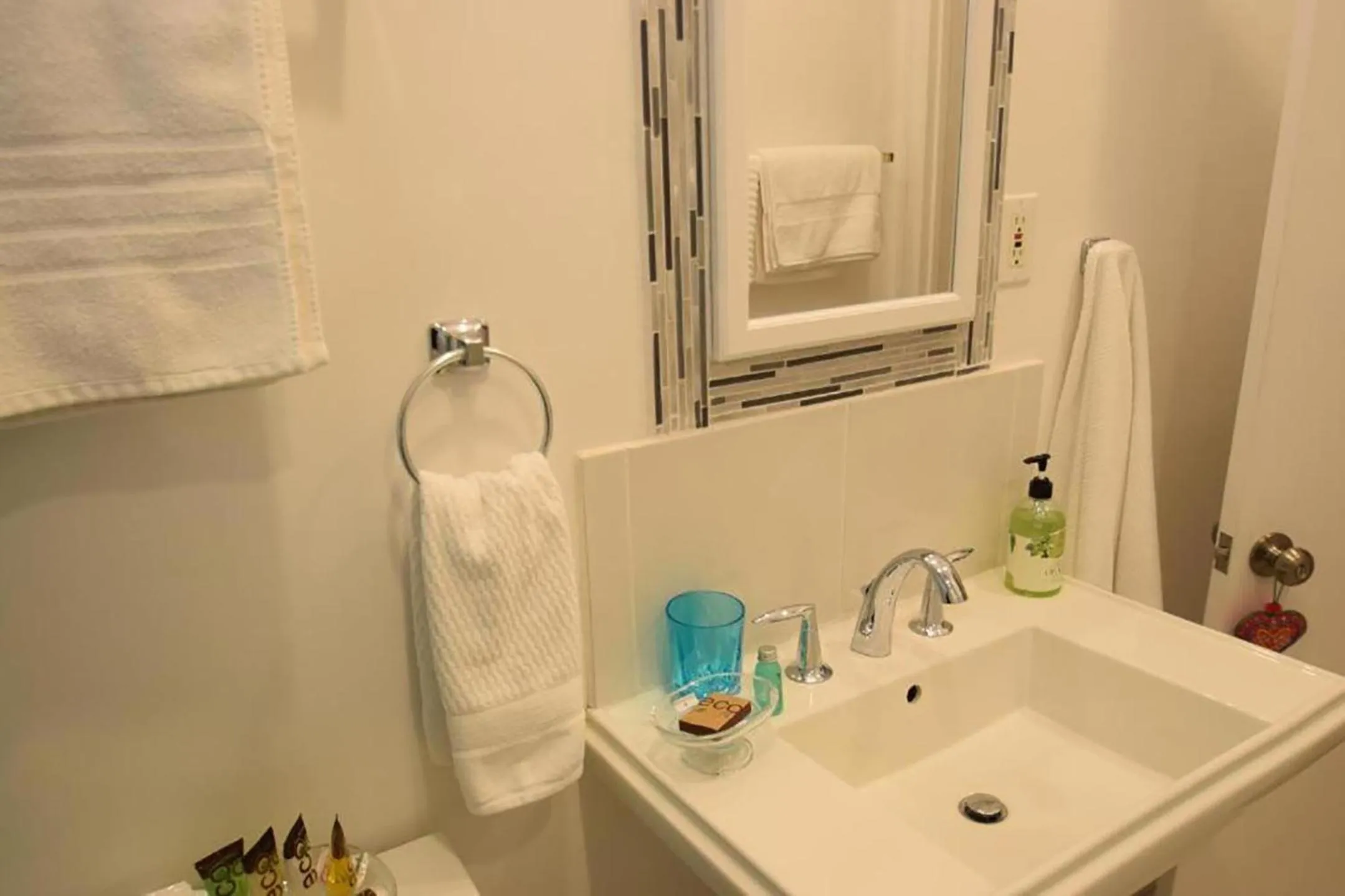 Bathroom in Venice Beach Apartments Monthly rents