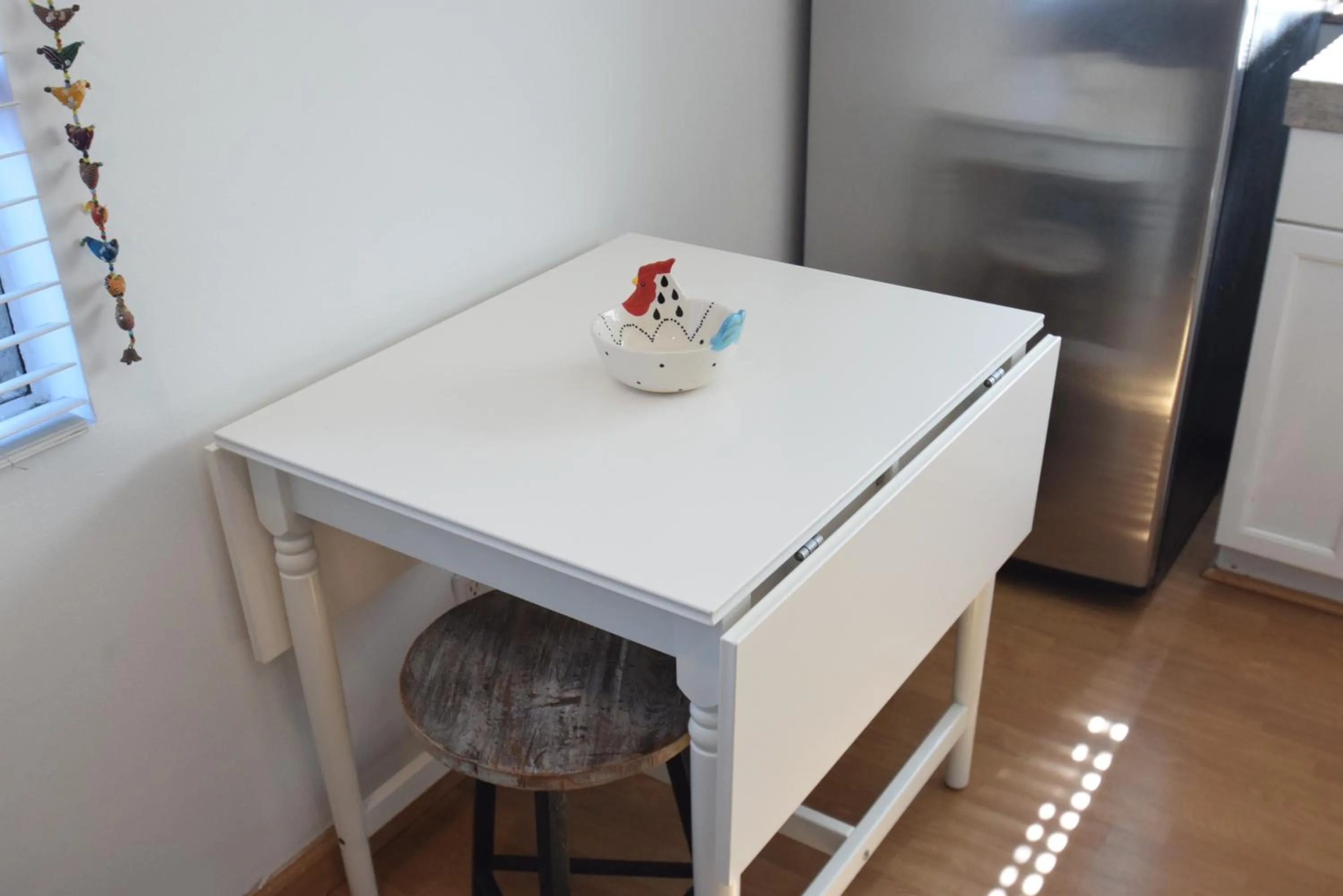 Kitchen or kitchenette in Venice Beach Apartments Monthly rents