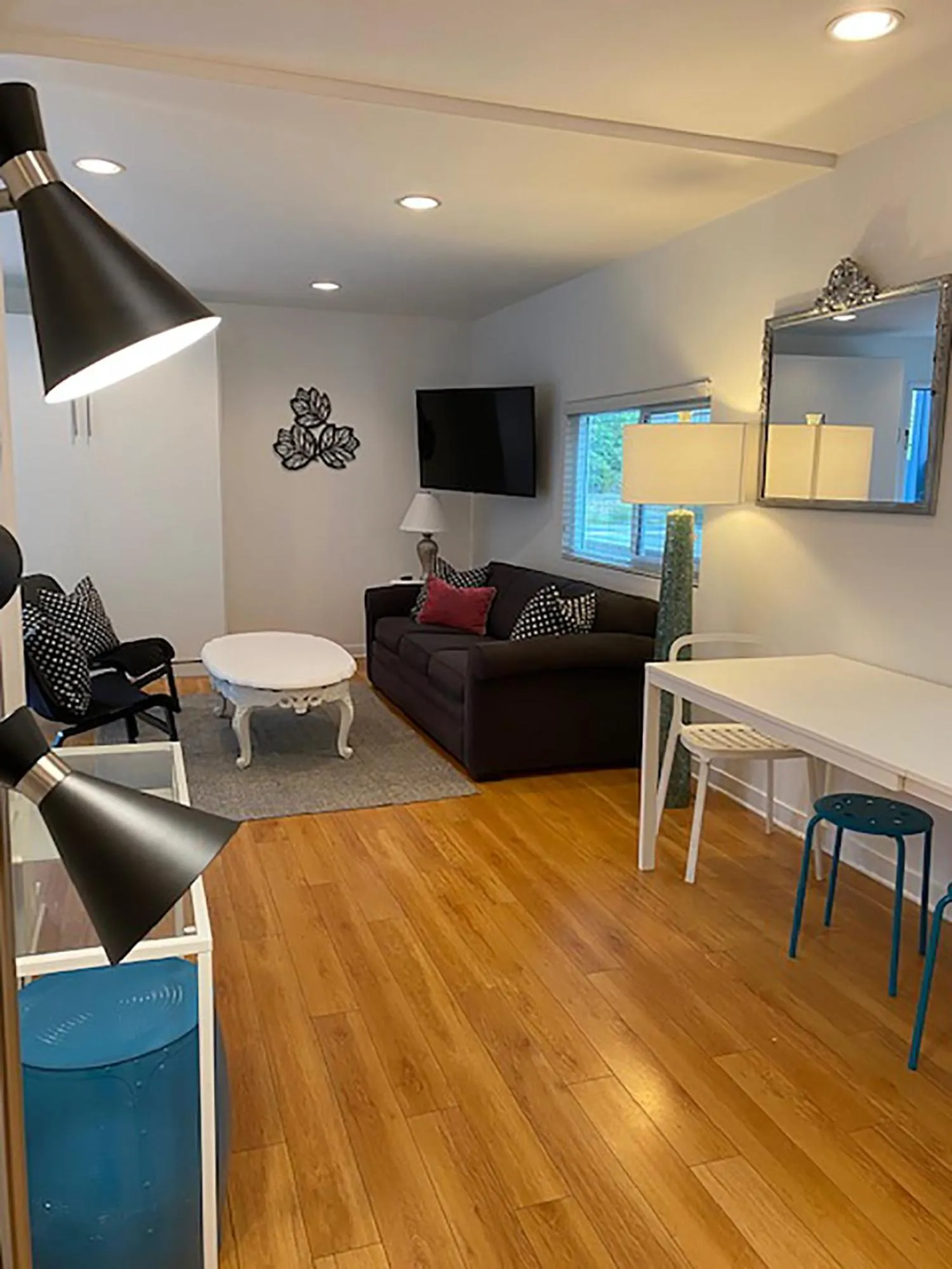 Living room in Venice Beach Apartments Monthly rents