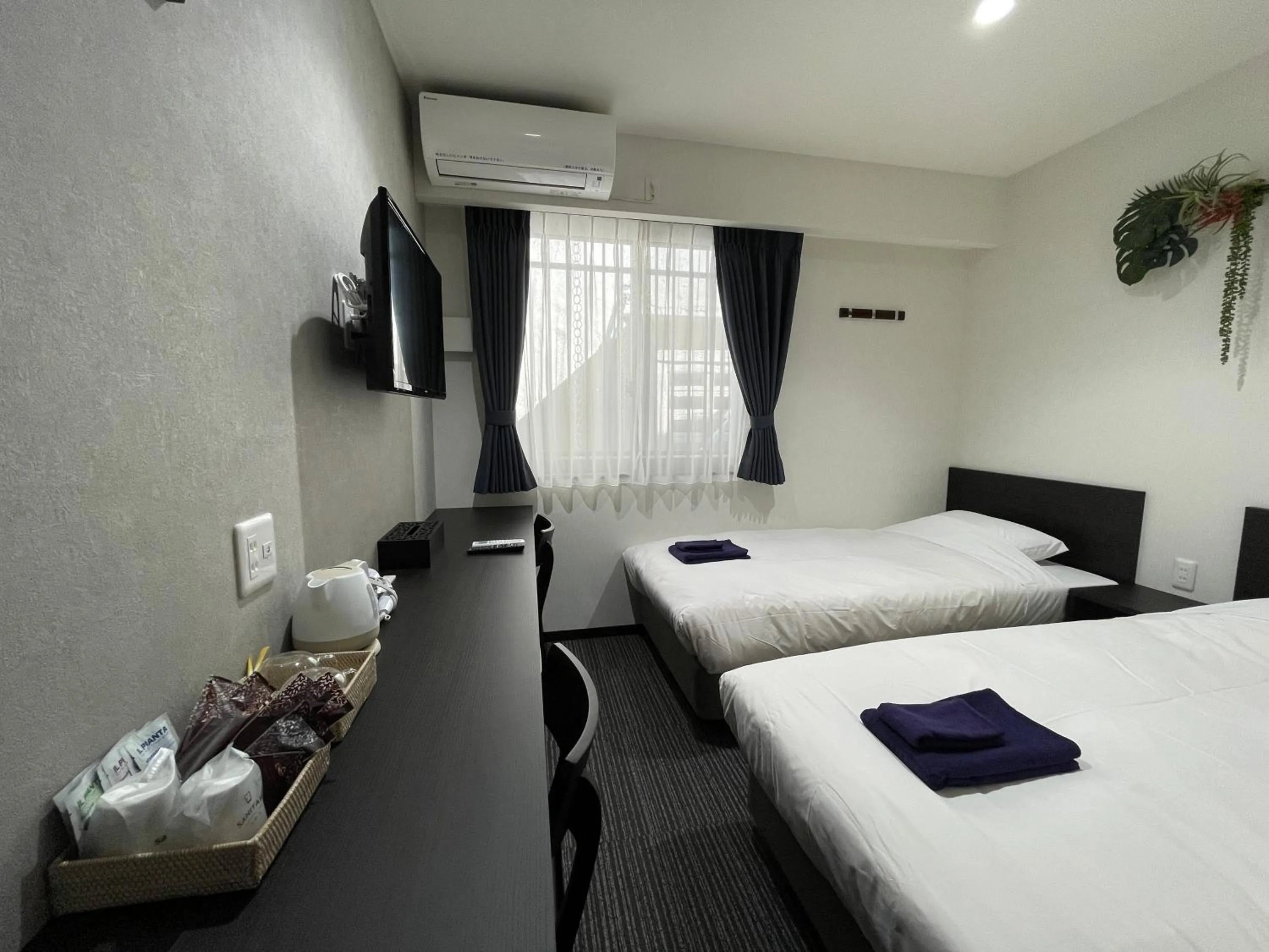 Photo of the whole room, Bed in Hotel de M