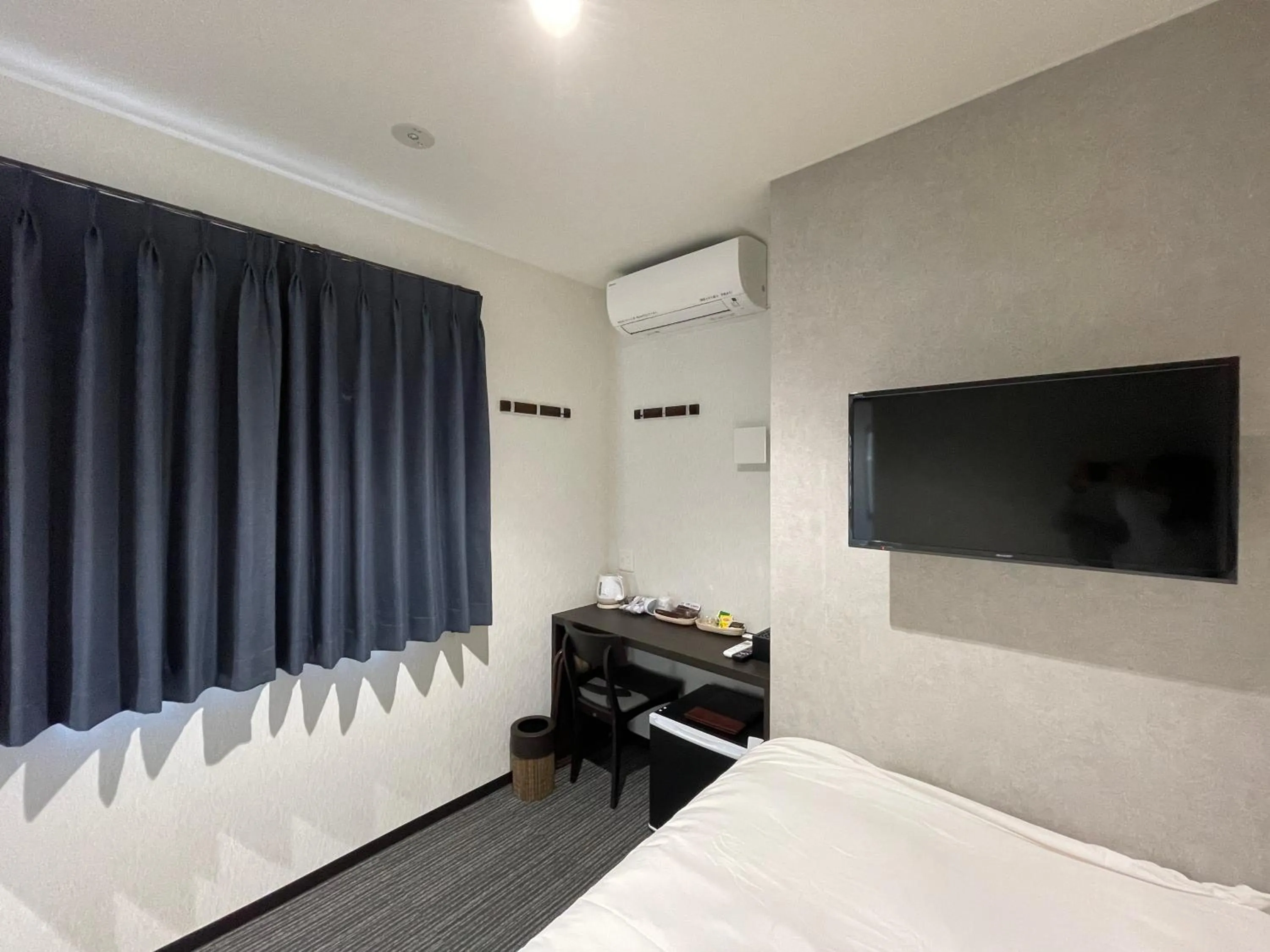 Photo of the whole room, Bed in Hotel de M