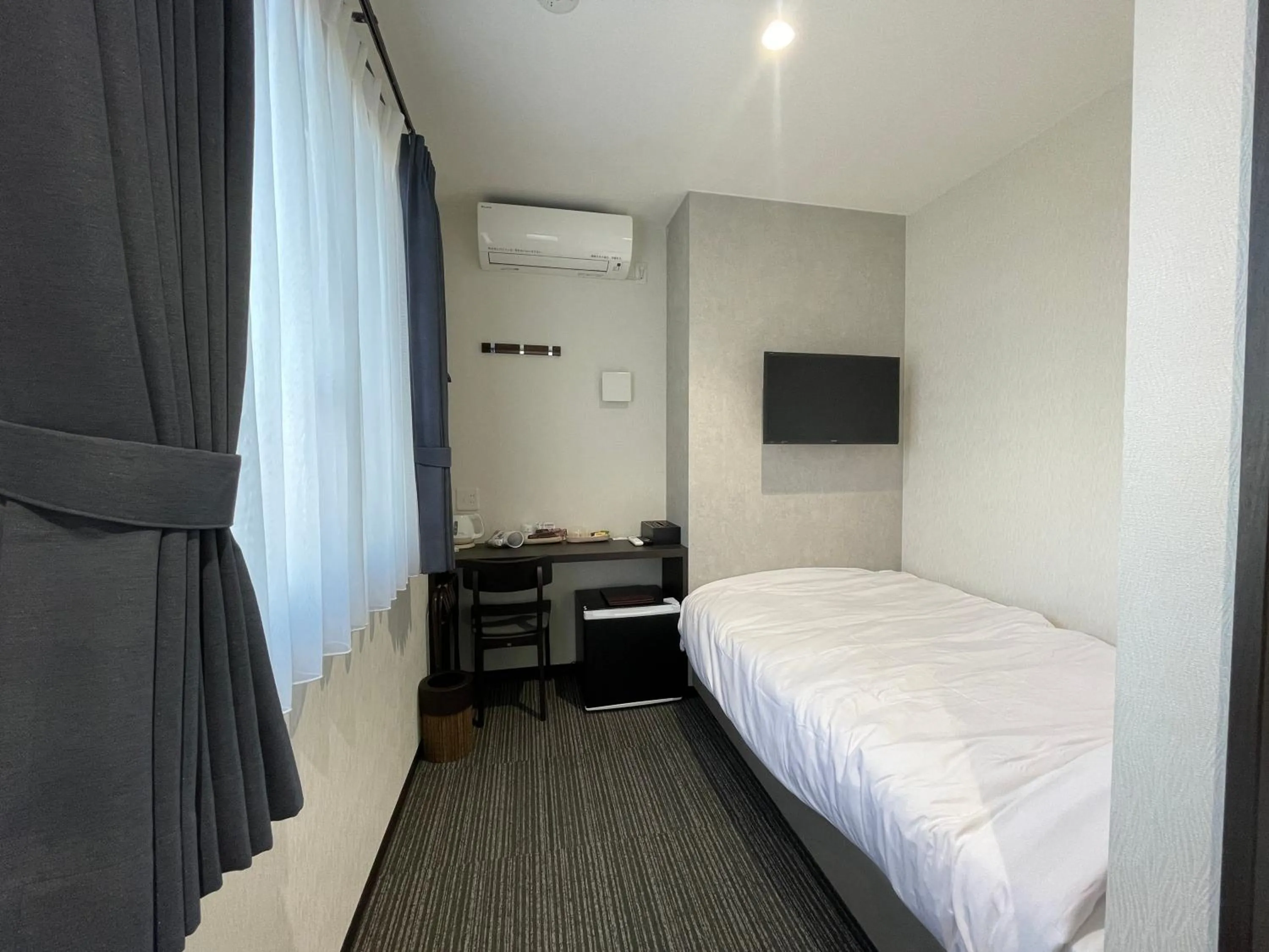 Photo of the whole room, Bed in Hotel de M