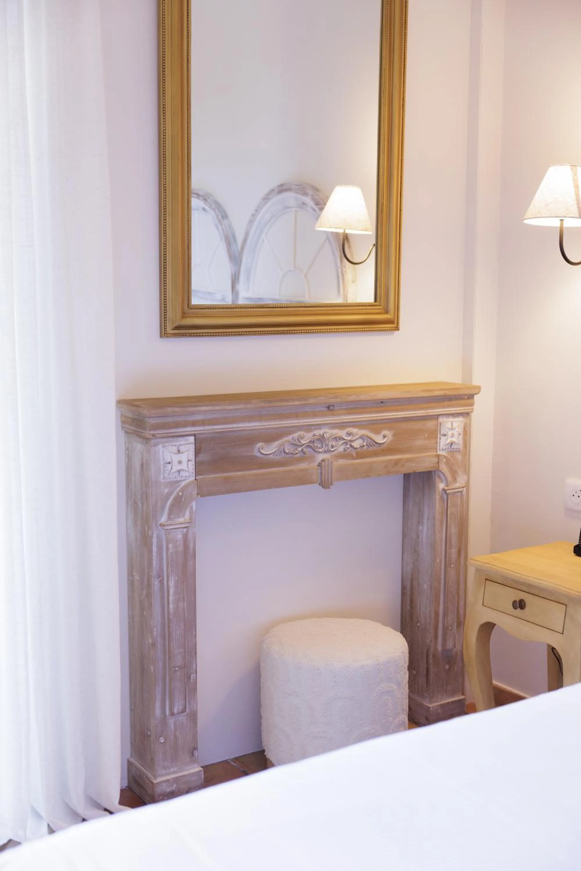 Decorative detail, Bed in Hôtel La Villa Sainte Valérie Adults Only