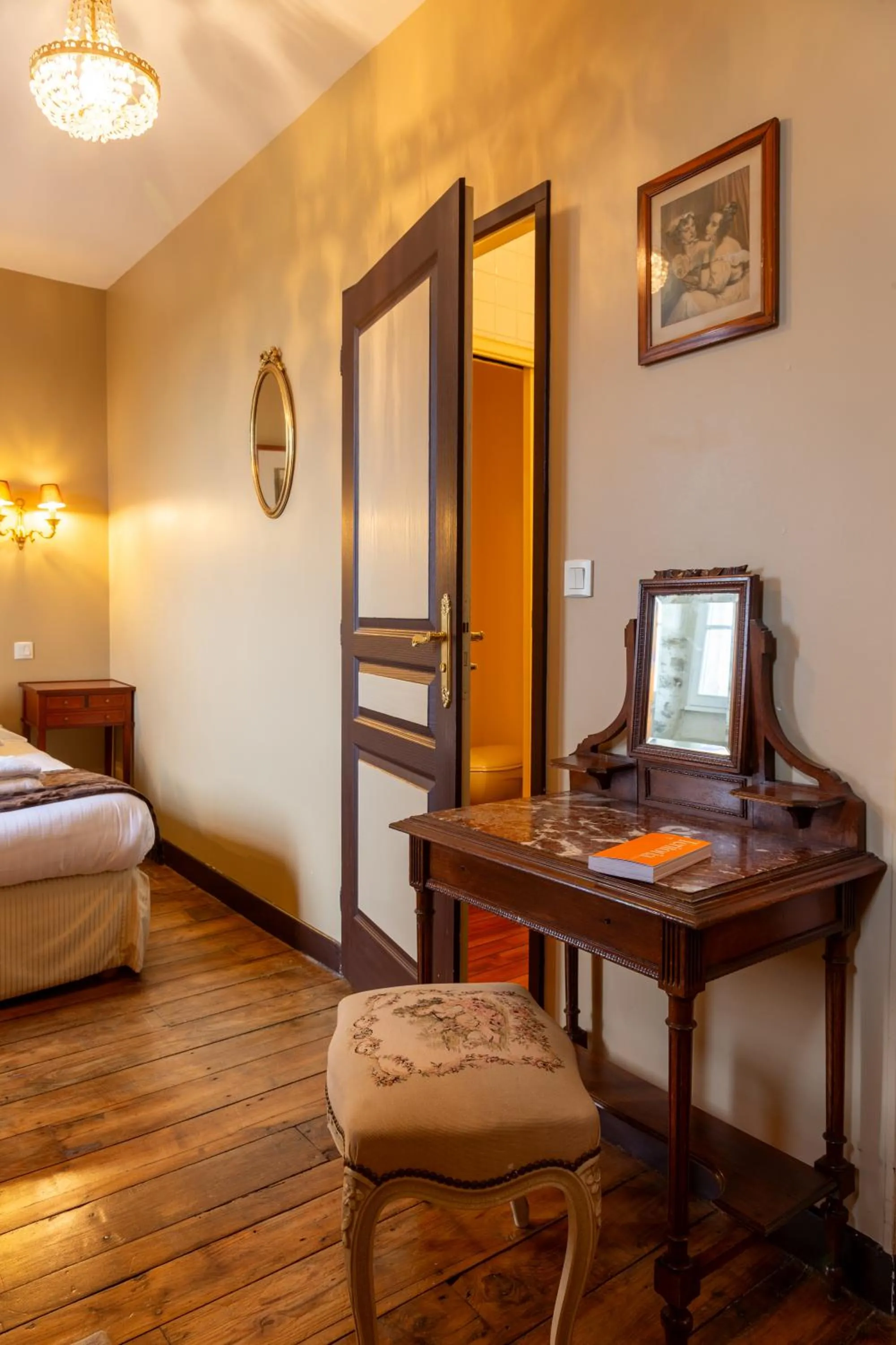 Bed in Château Hôtel Du Colombier