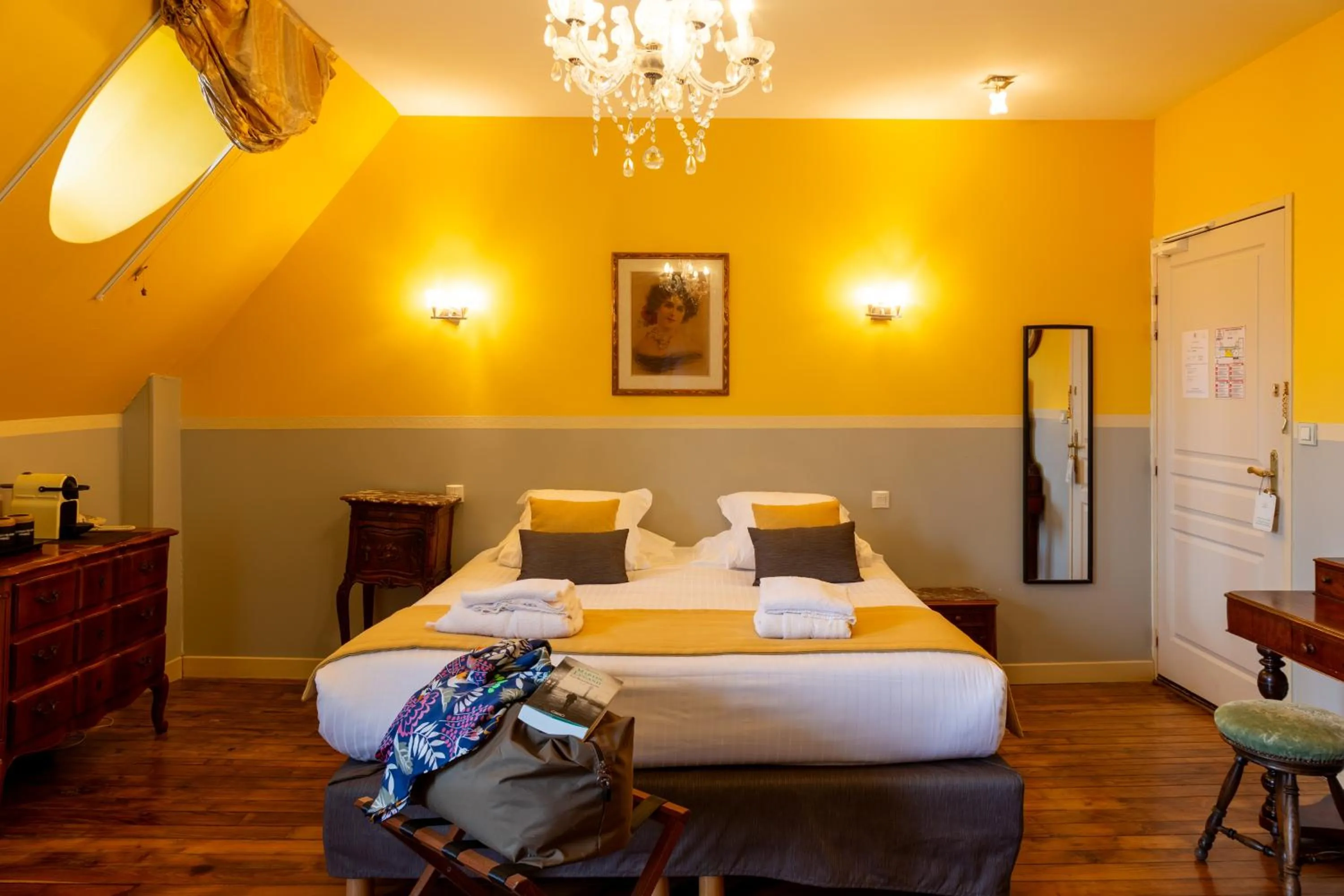 Bed in Château Hôtel Du Colombier