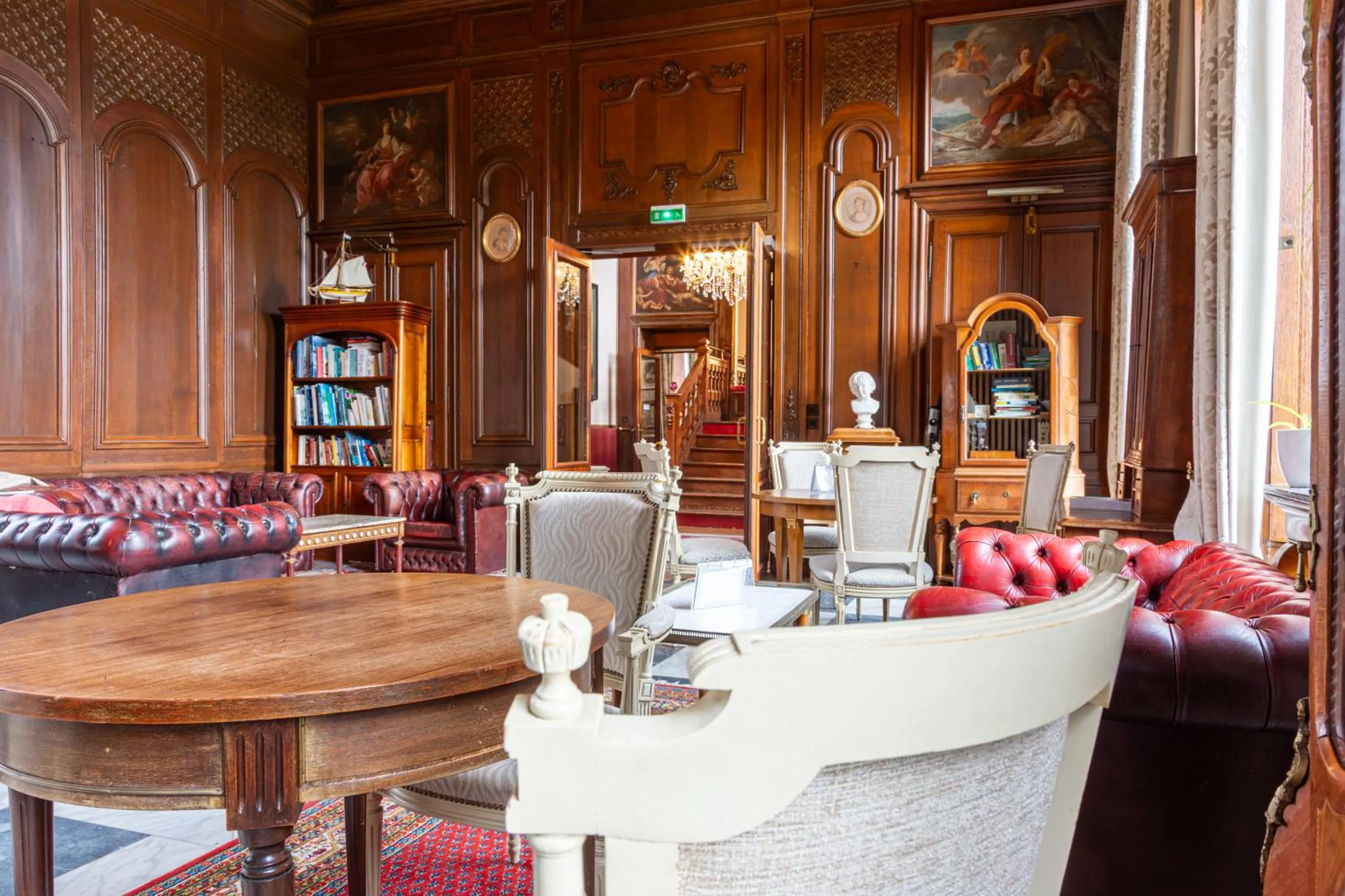 Library in Château Hôtel Du Colombier