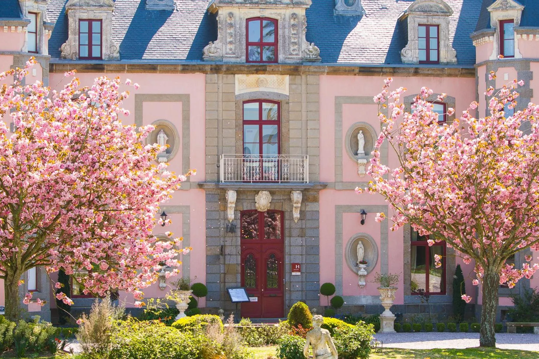 Property building in Château Hôtel Du Colombier