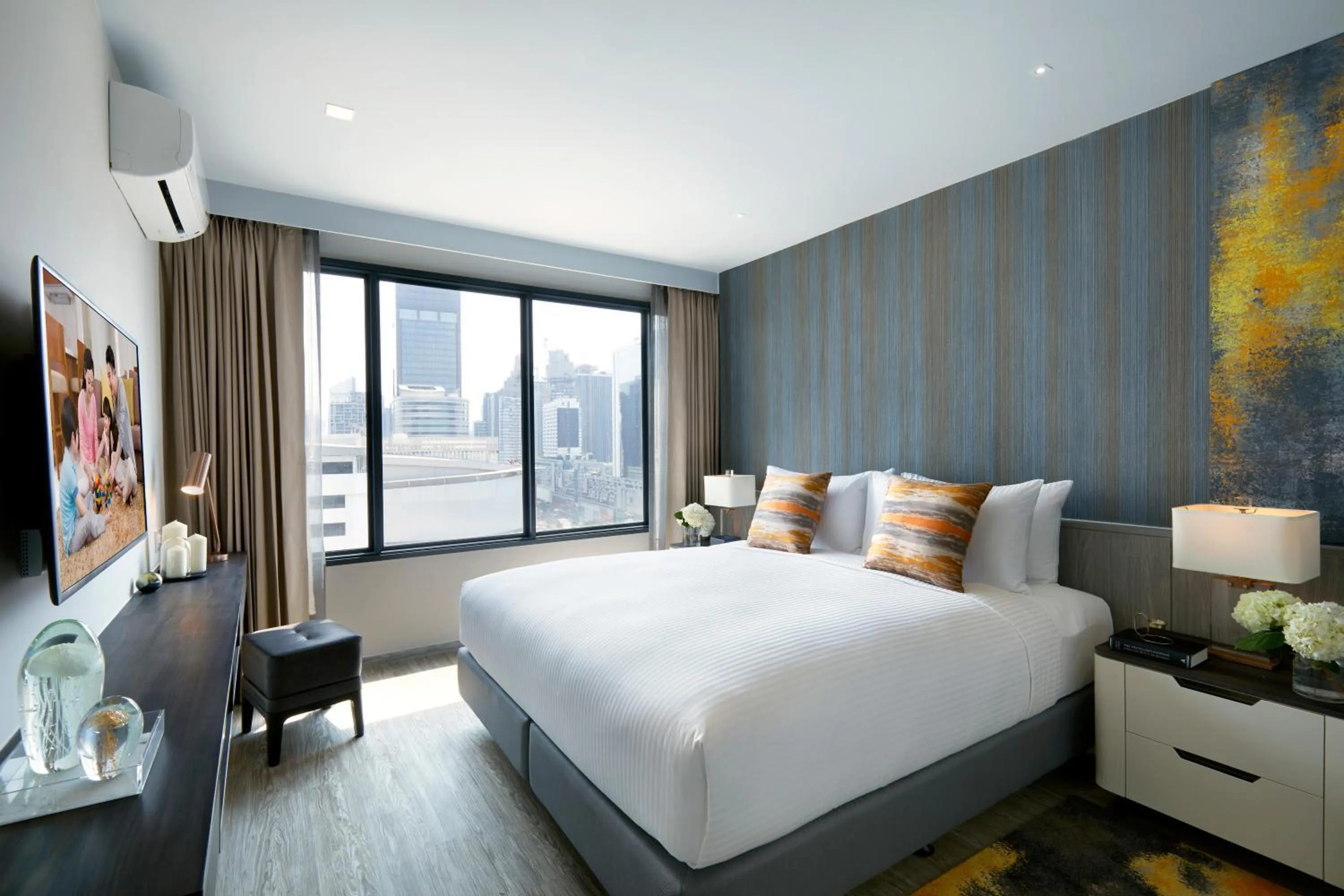 Photo of the whole room, Bed in Somerset Rama 9 Bangkok