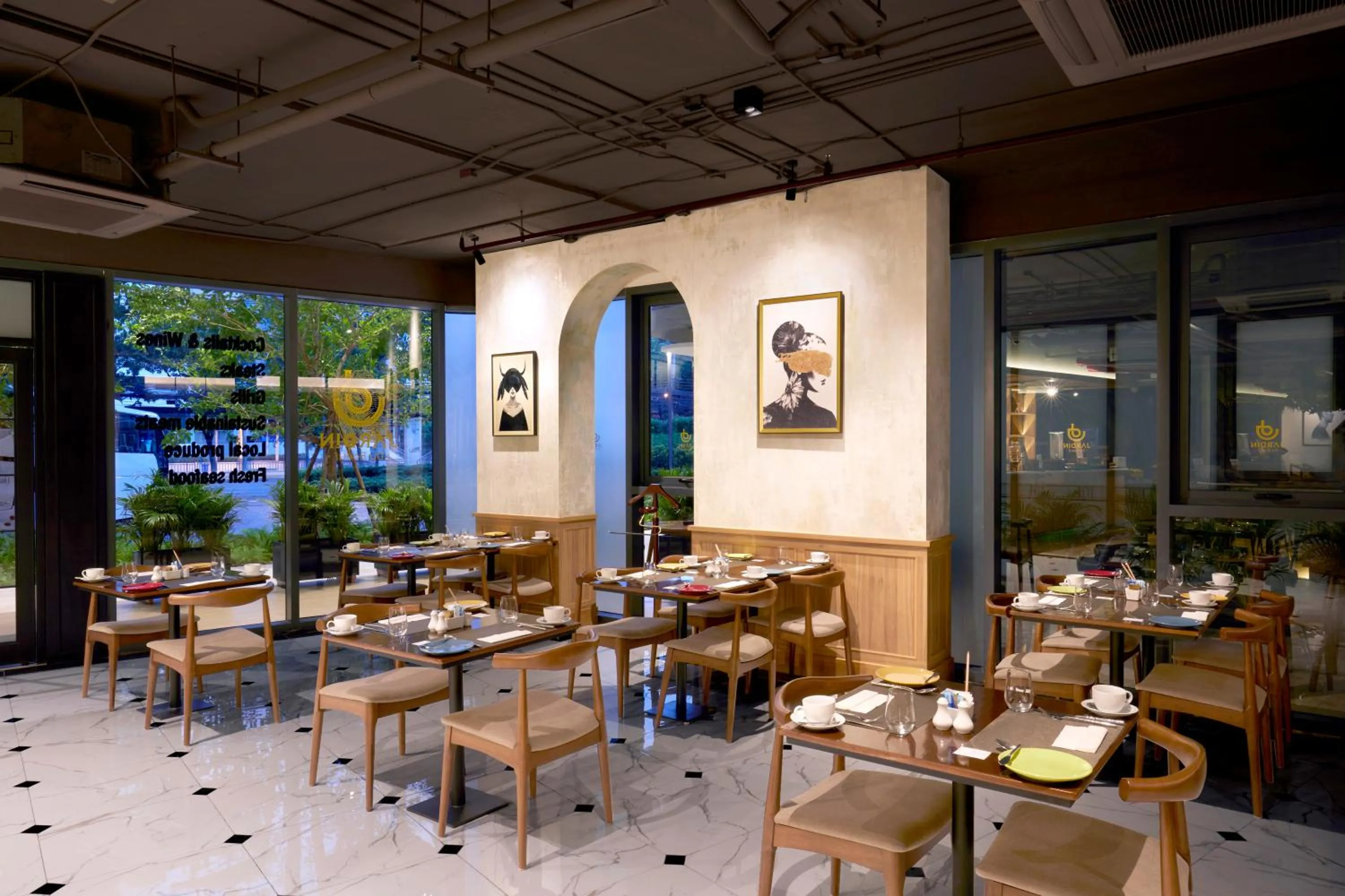 Restaurant/places to eat in Somerset Rama 9 Bangkok