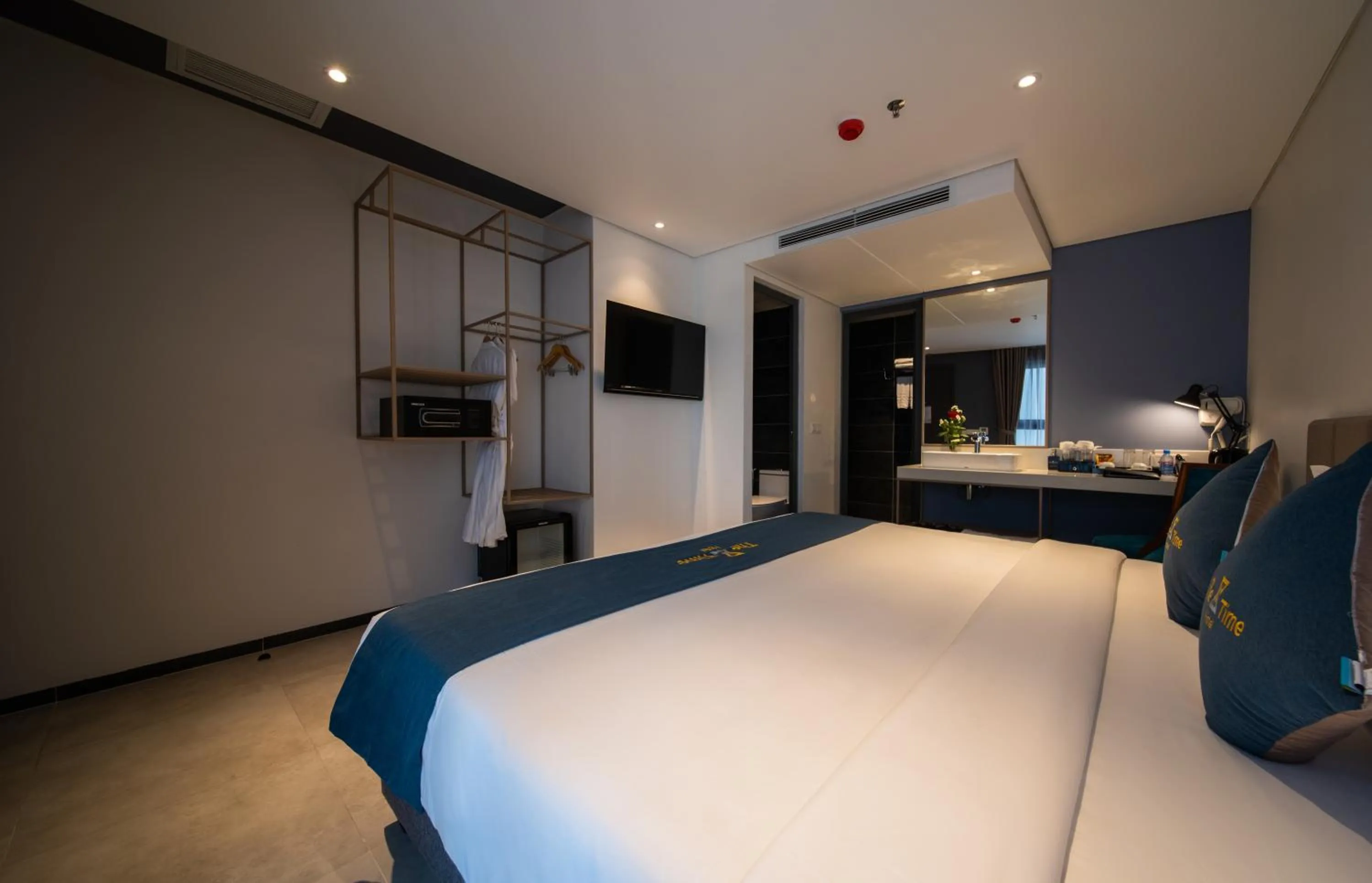 Photo of the whole room, Bed in The Time Hotel