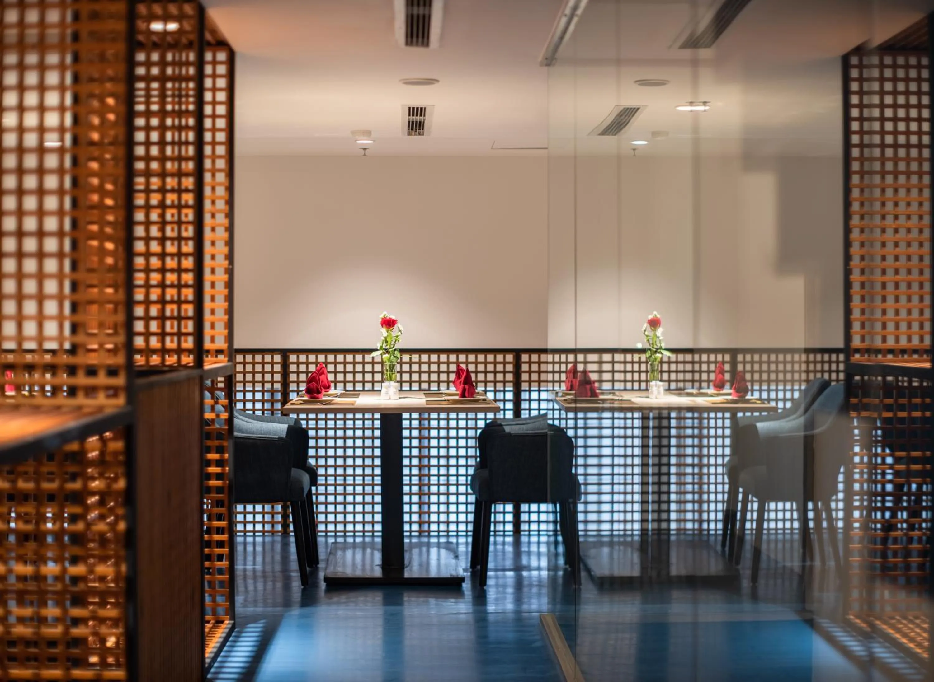 Restaurant/places to eat in The Time Hotel