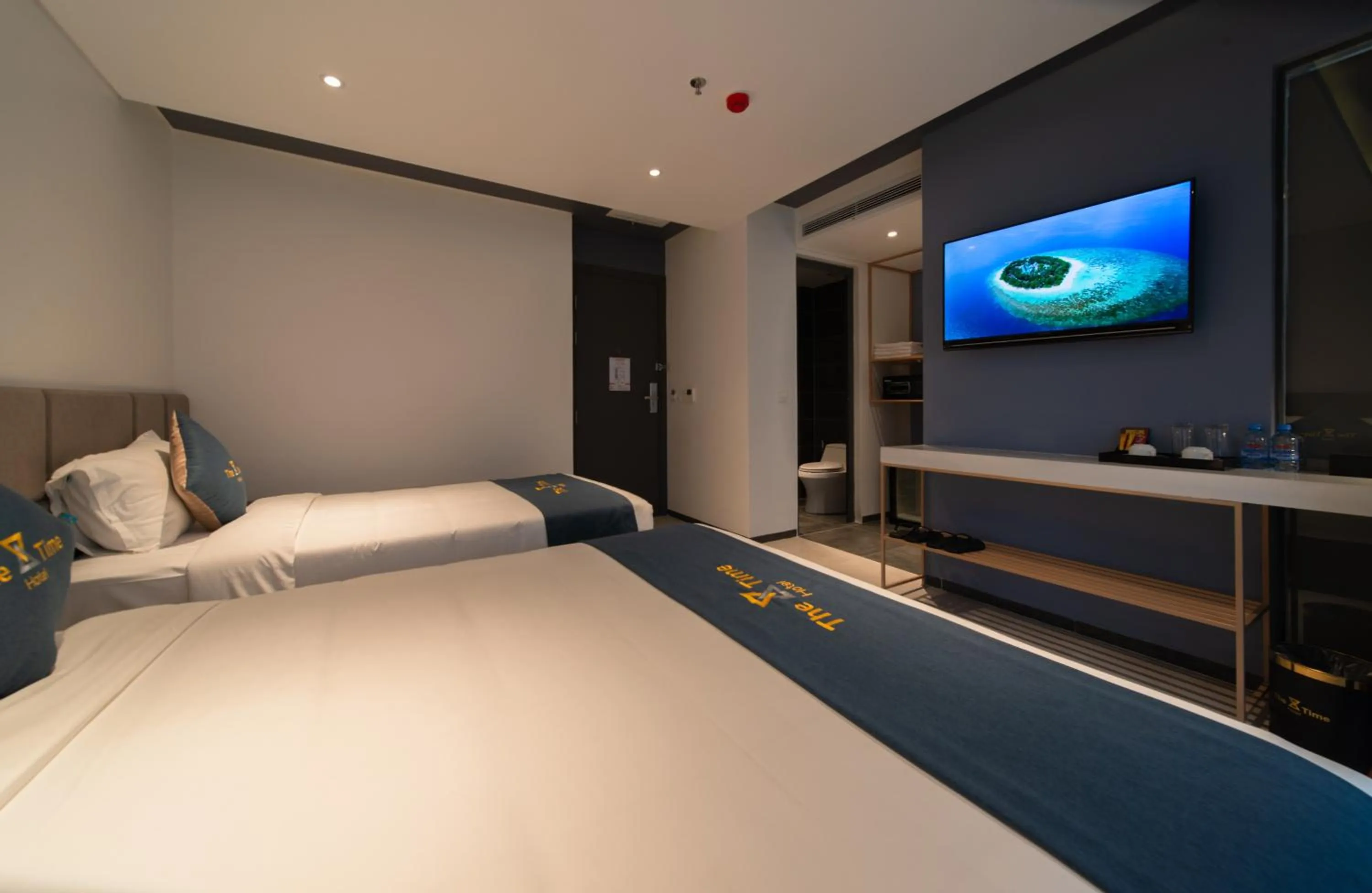 Photo of the whole room, Bed in The Time Hotel