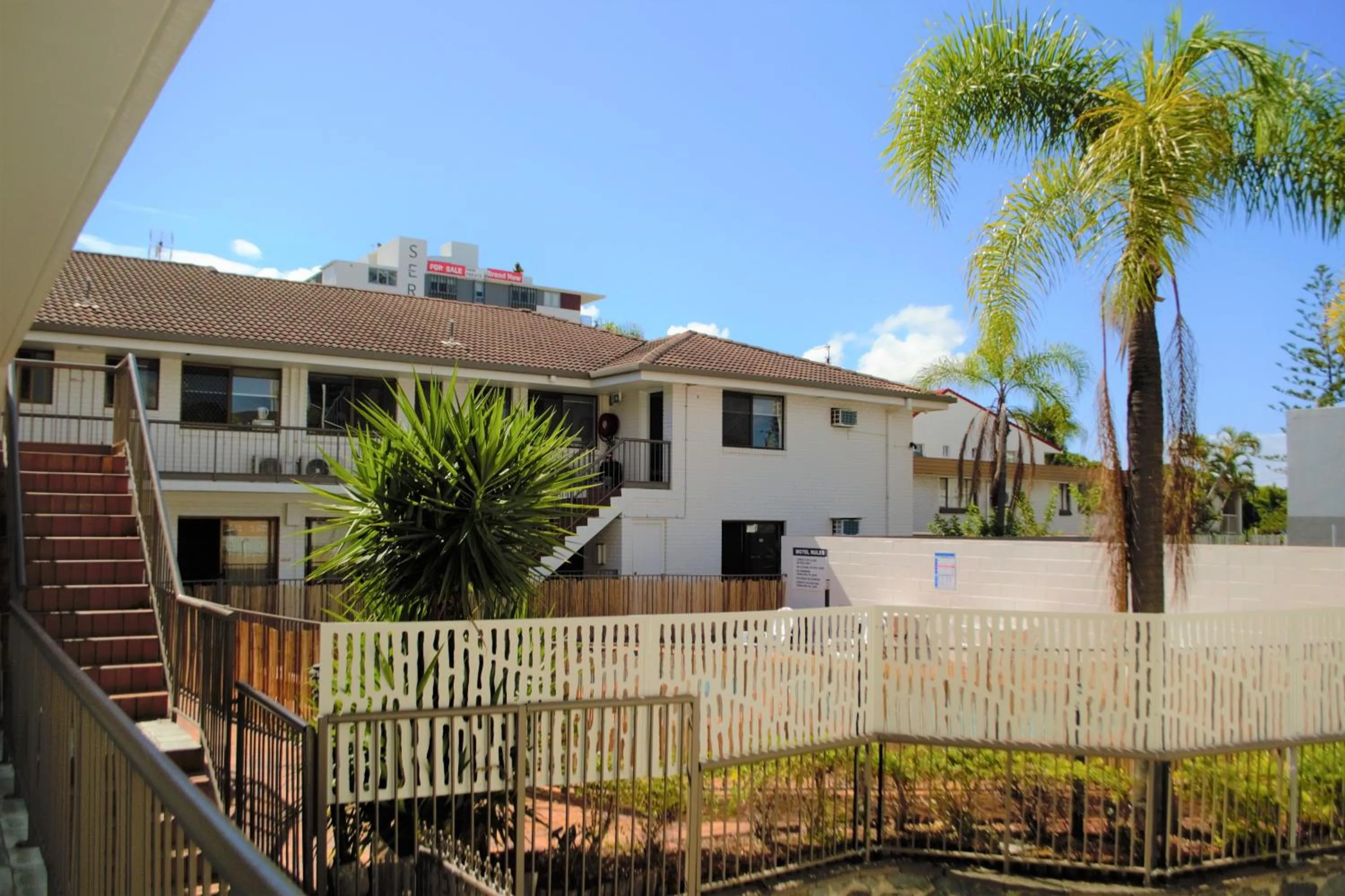 Property building in Gold Coast Inn