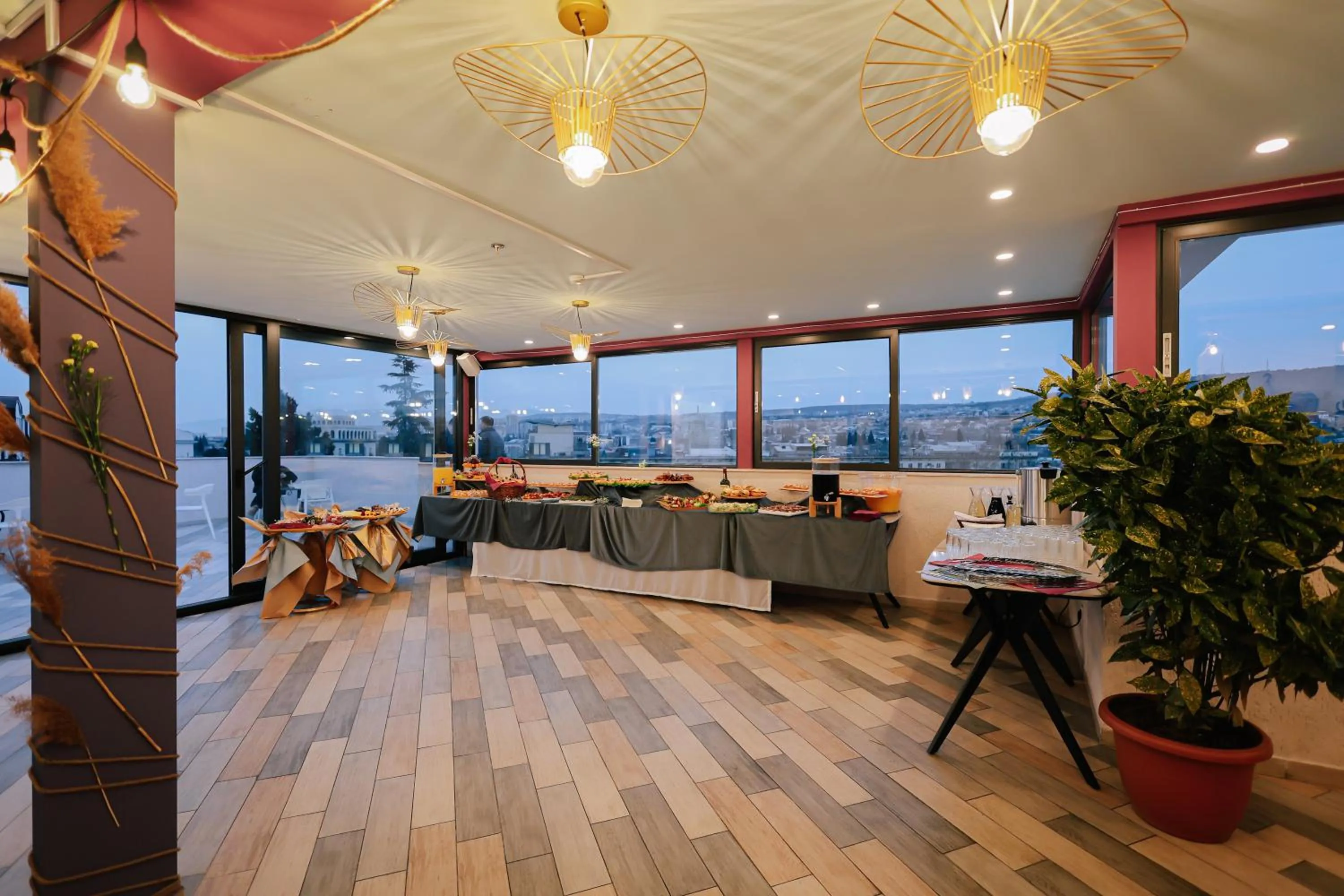 Restaurant/places to eat in Brosse Garden