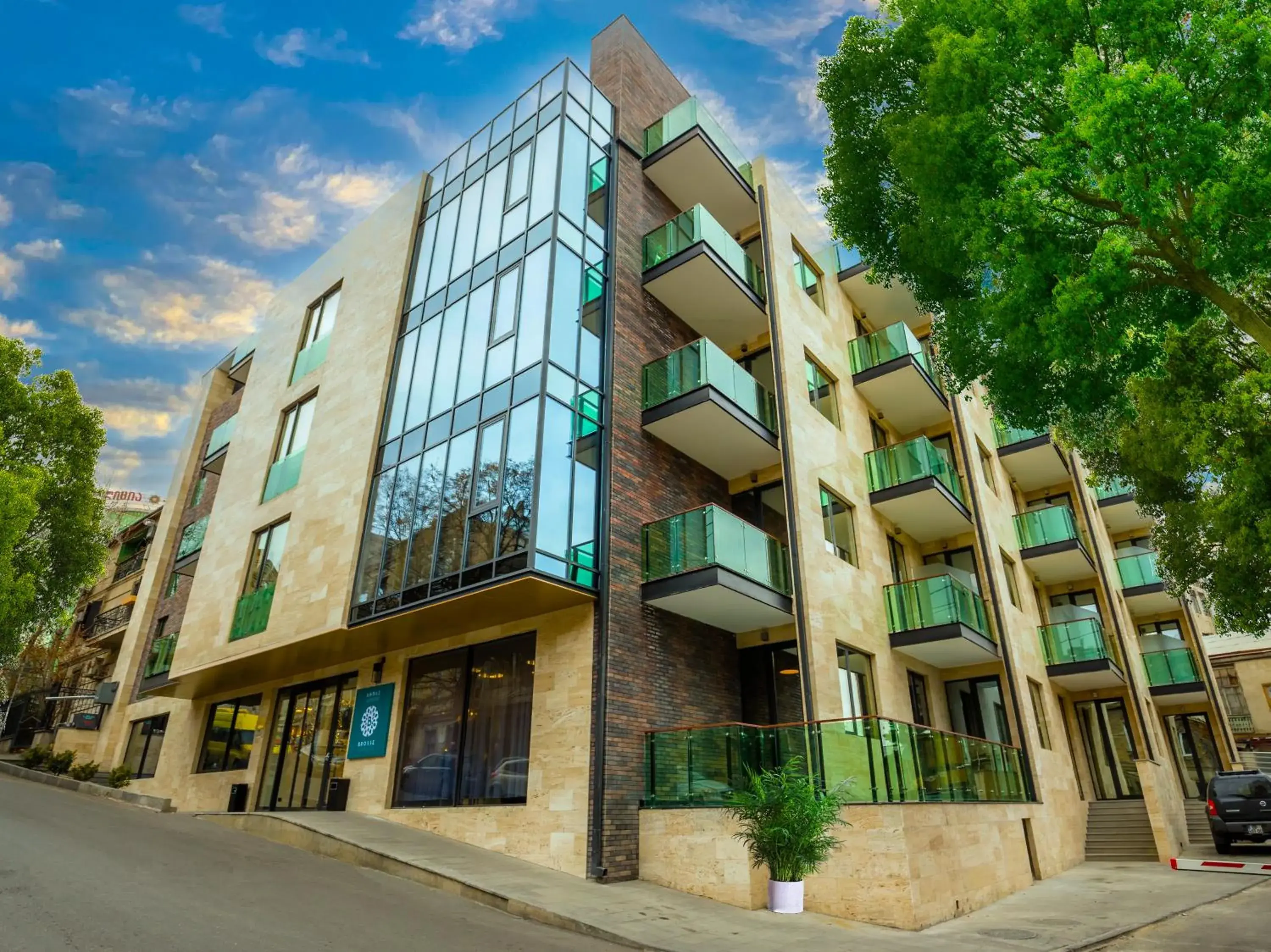 Property building in Brosse Garden Property building in Brosse Garden