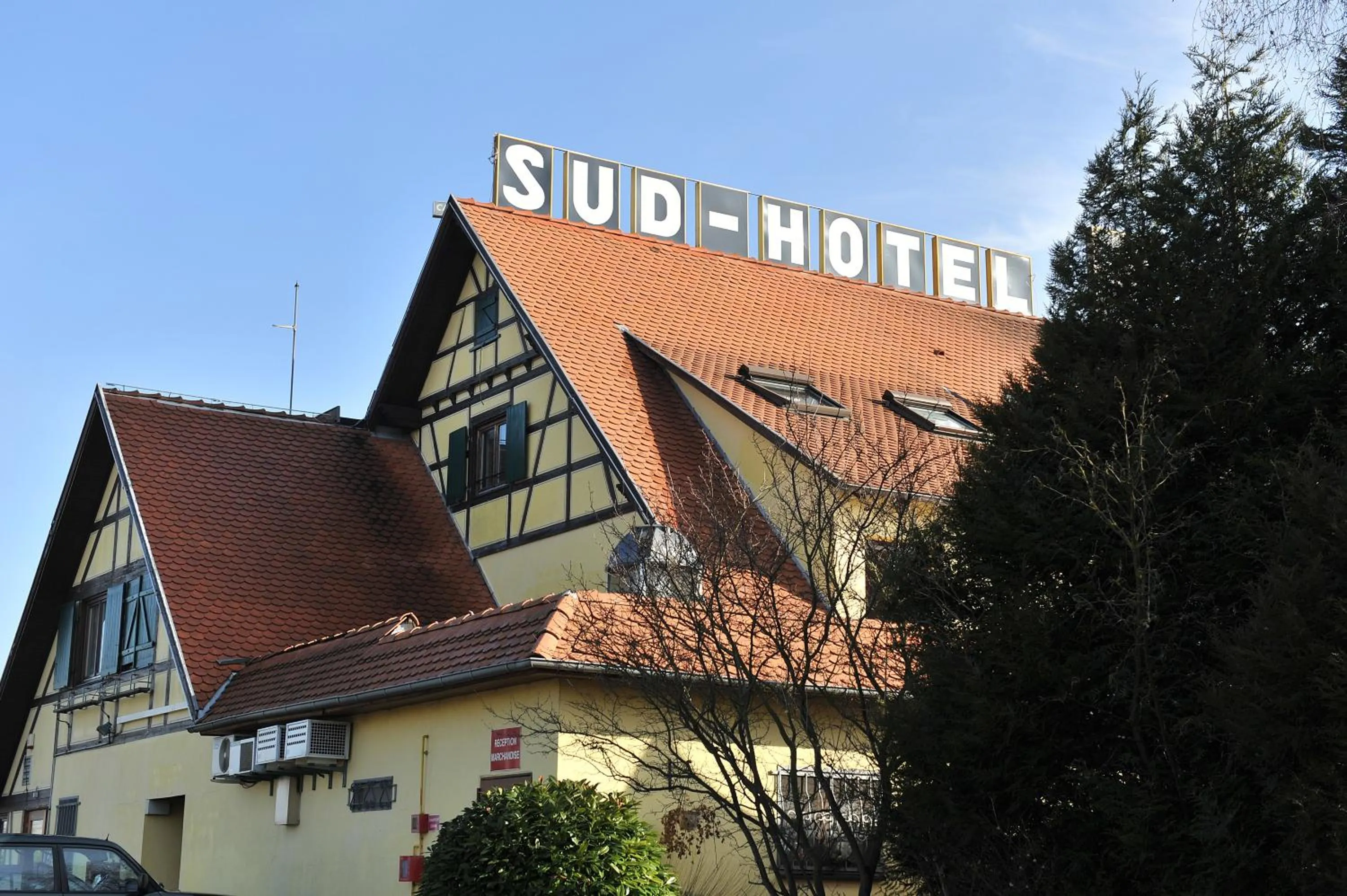 Facade/entrance in Sud Hotel