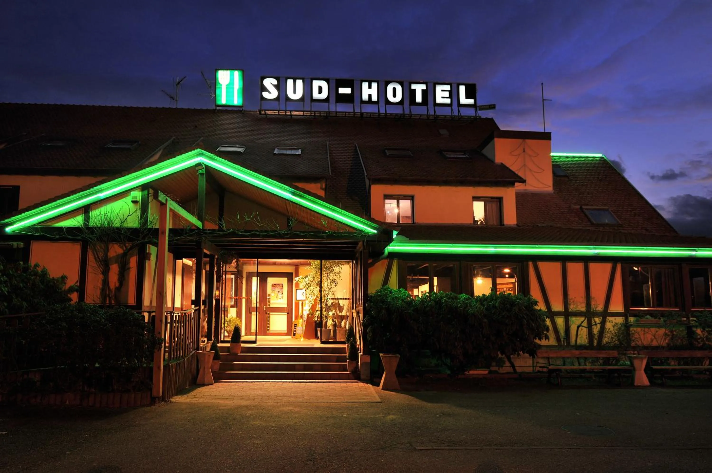Facade/entrance in Sud Hotel