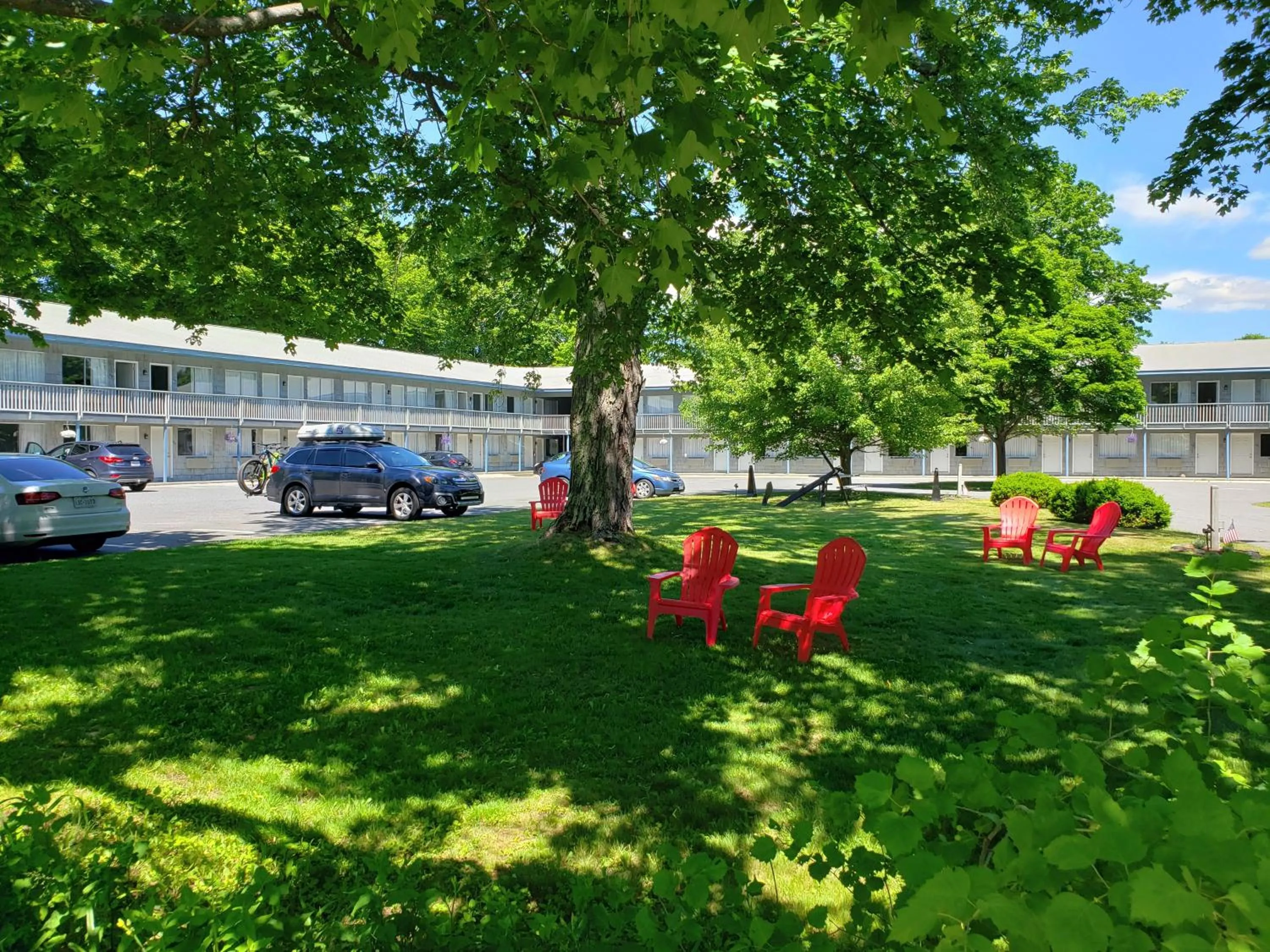 Seating area in Anchorage Motel