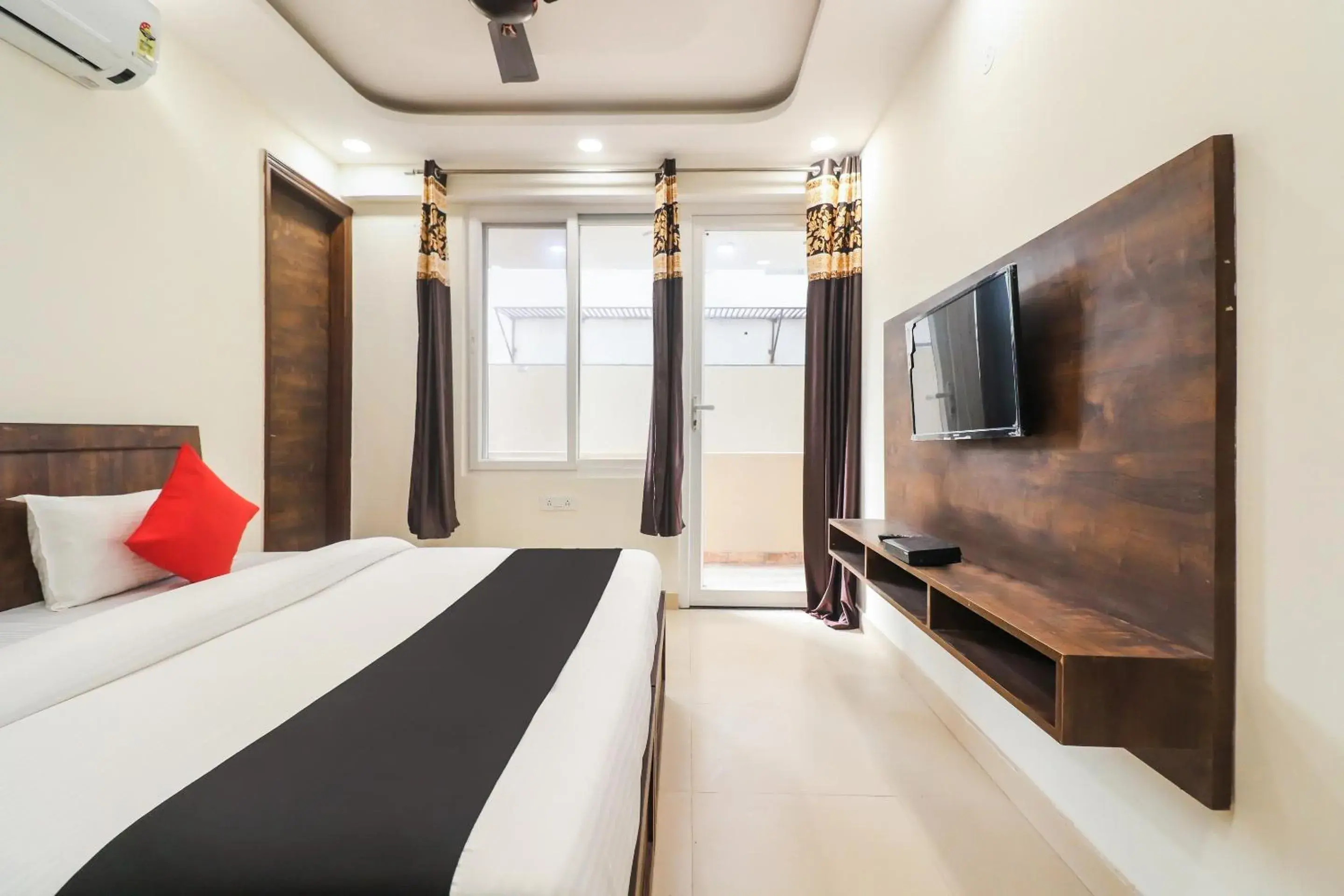 Bedroom, Bed in Collection O Green Leaf Residency Bedroom, Bed in Collection O Green Leaf Residency