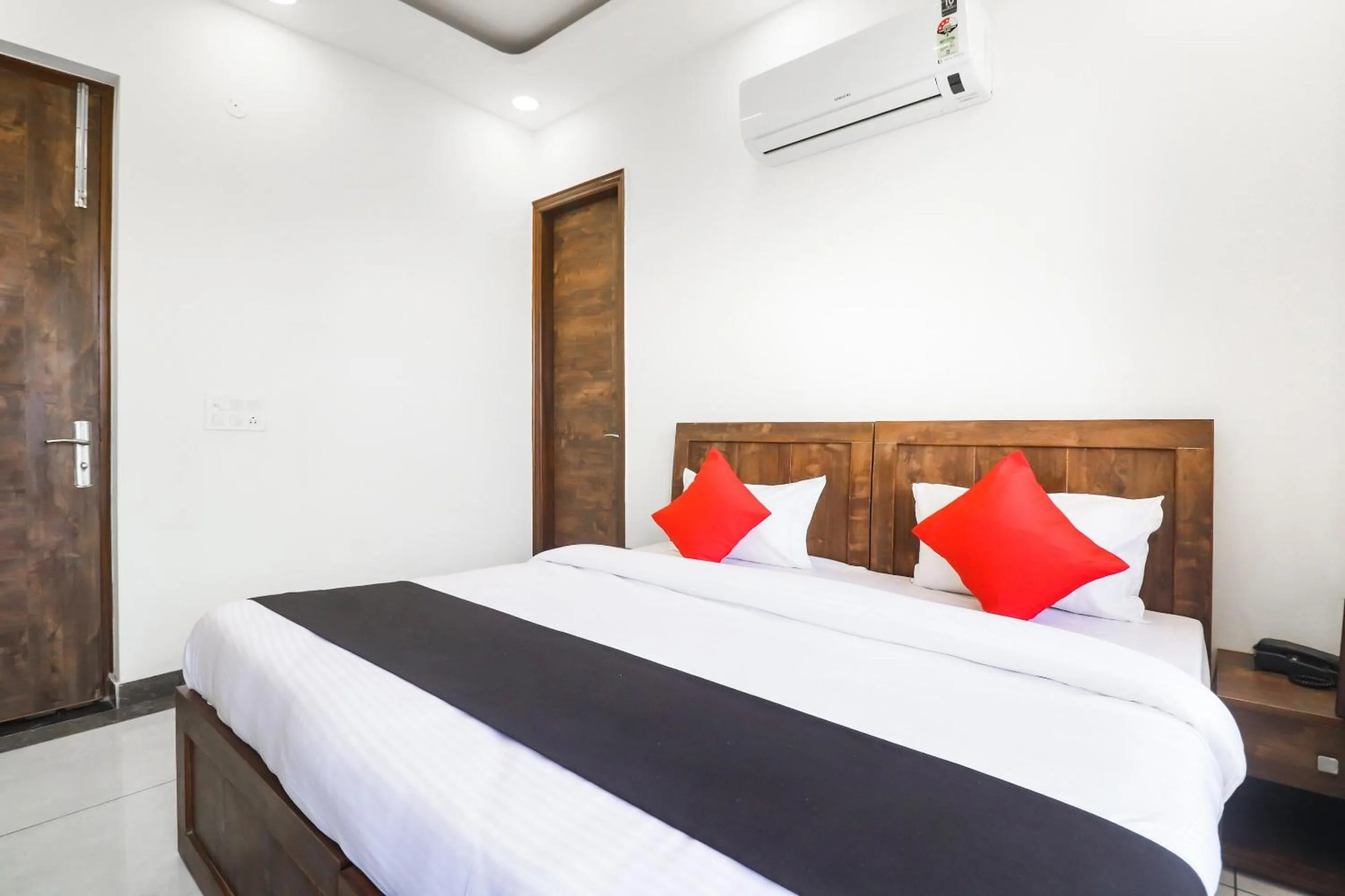 Bedroom in Collection O Green Leaf Residency