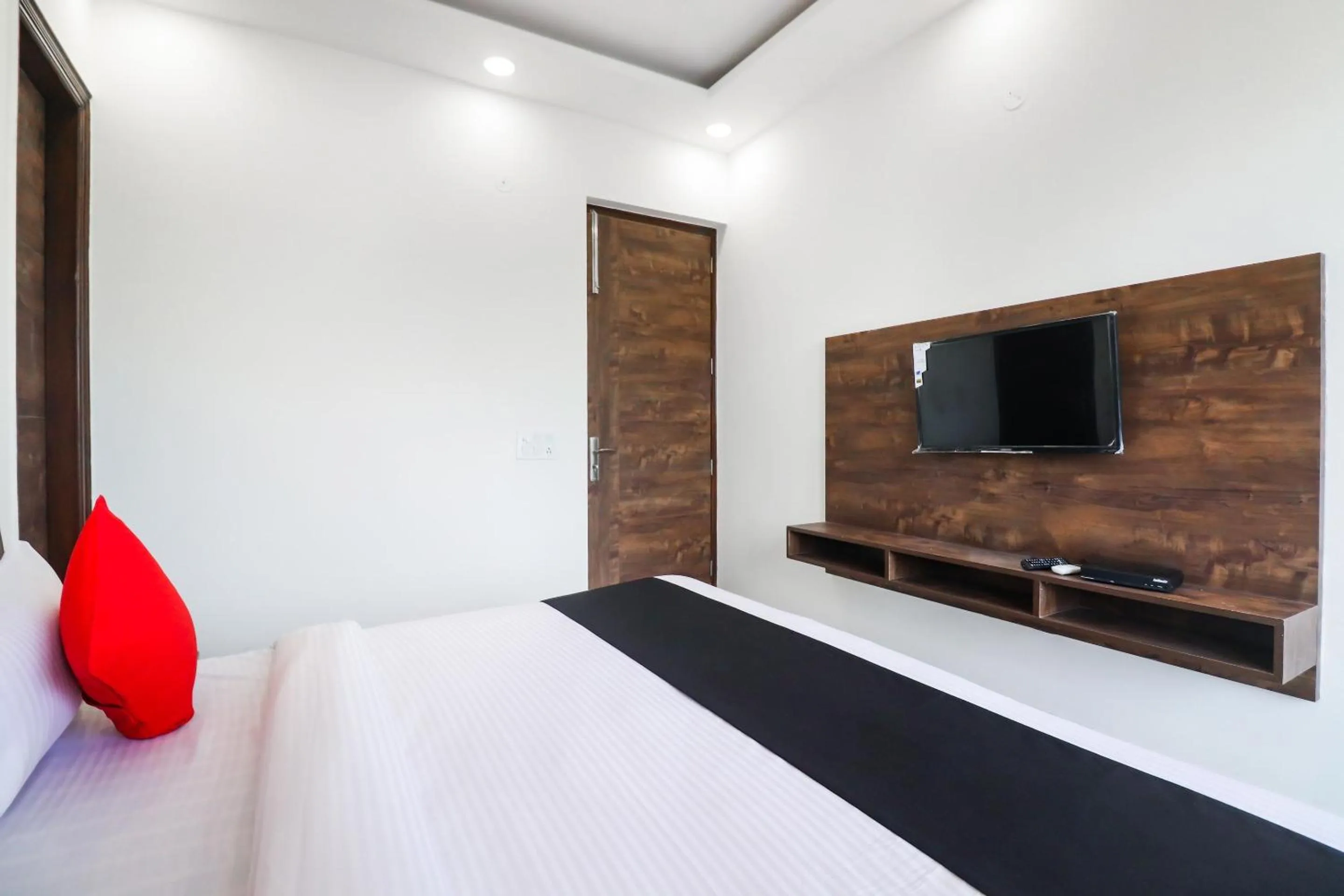 Bedroom in Collection O Green Leaf Residency