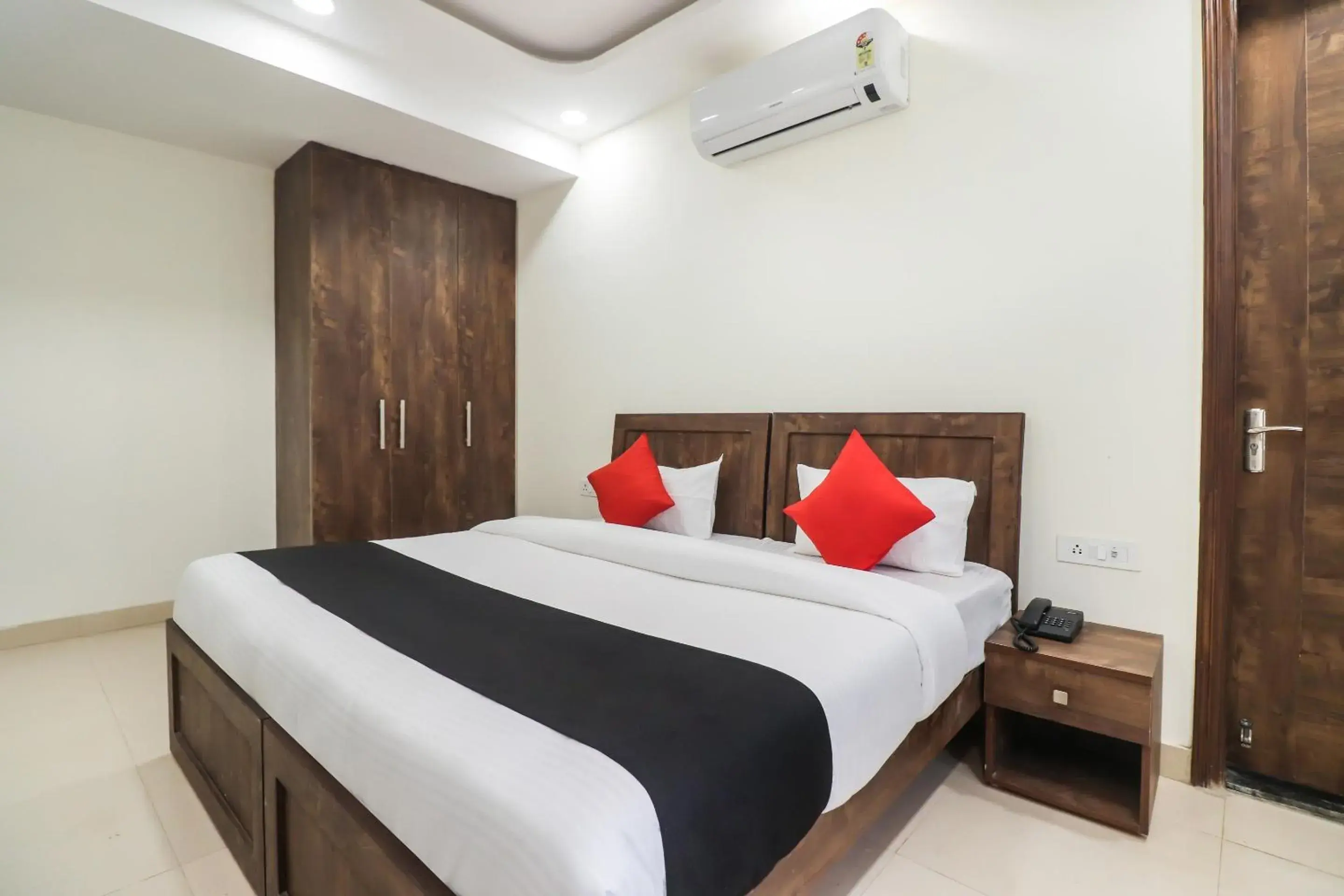 Bedroom, Bed in Collection O Green Leaf Residency Bedroom, Bed in Collection O Green Leaf Residency