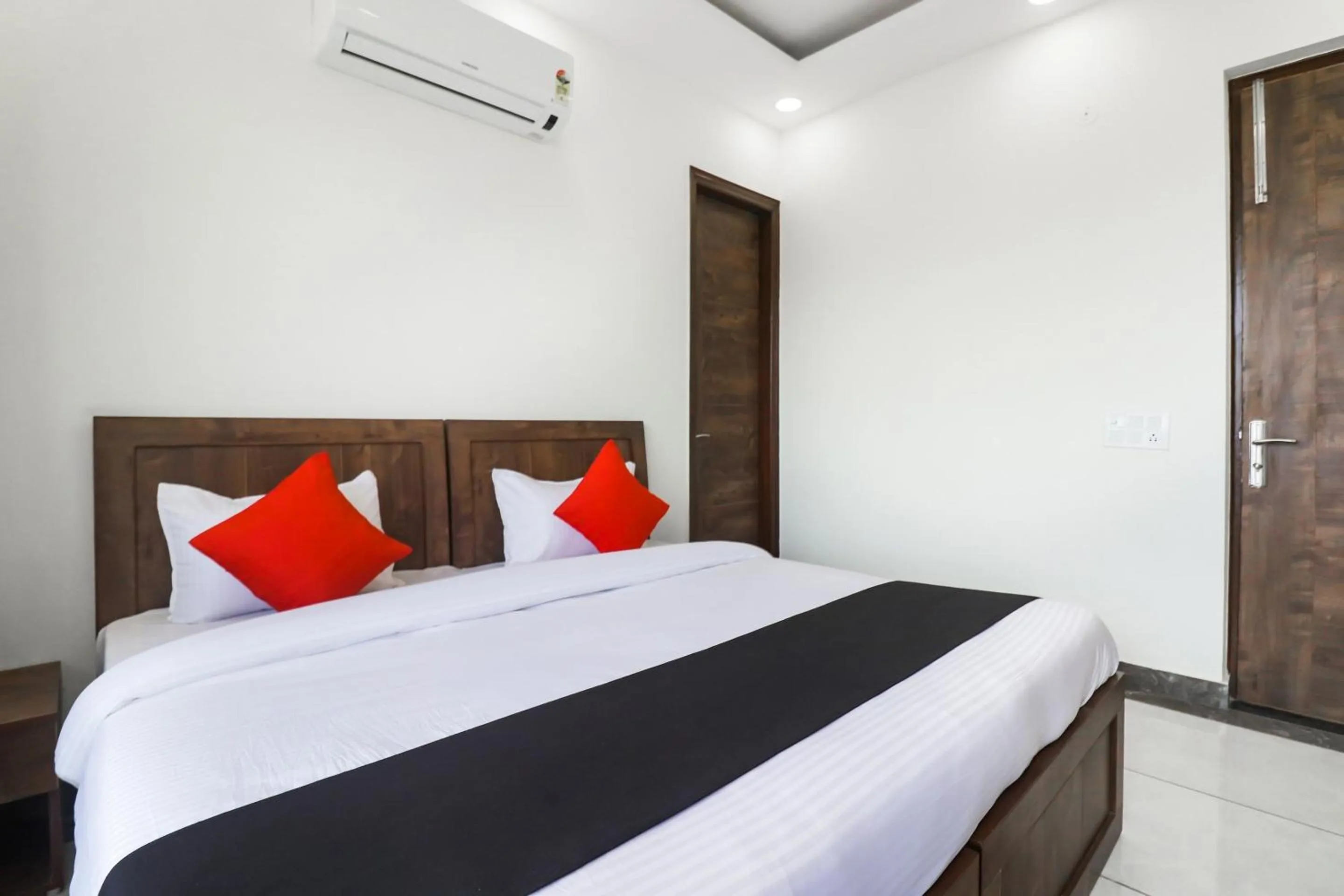 Bedroom in Collection O Green Leaf Residency