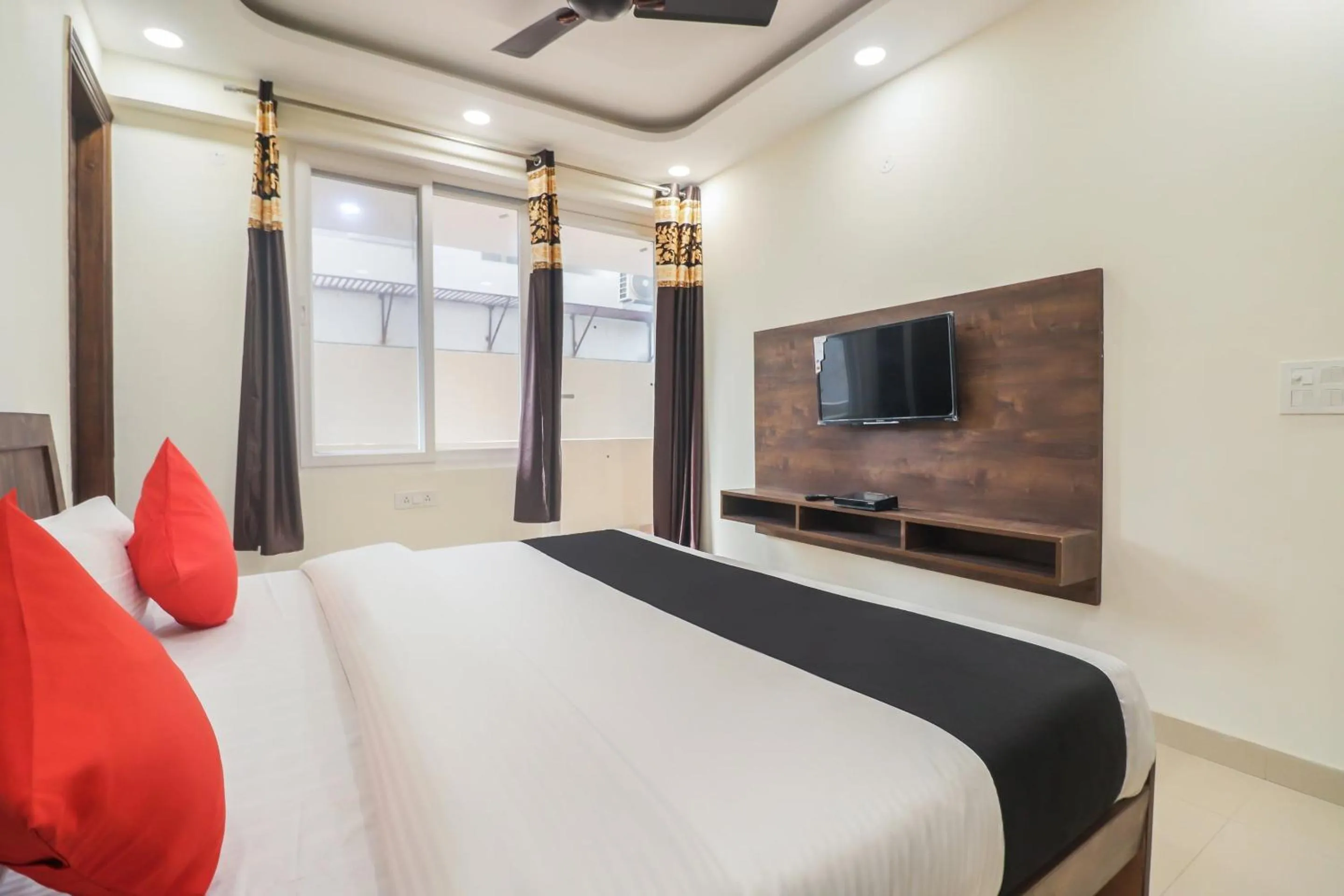 Bedroom in Collection O Green Leaf Residency