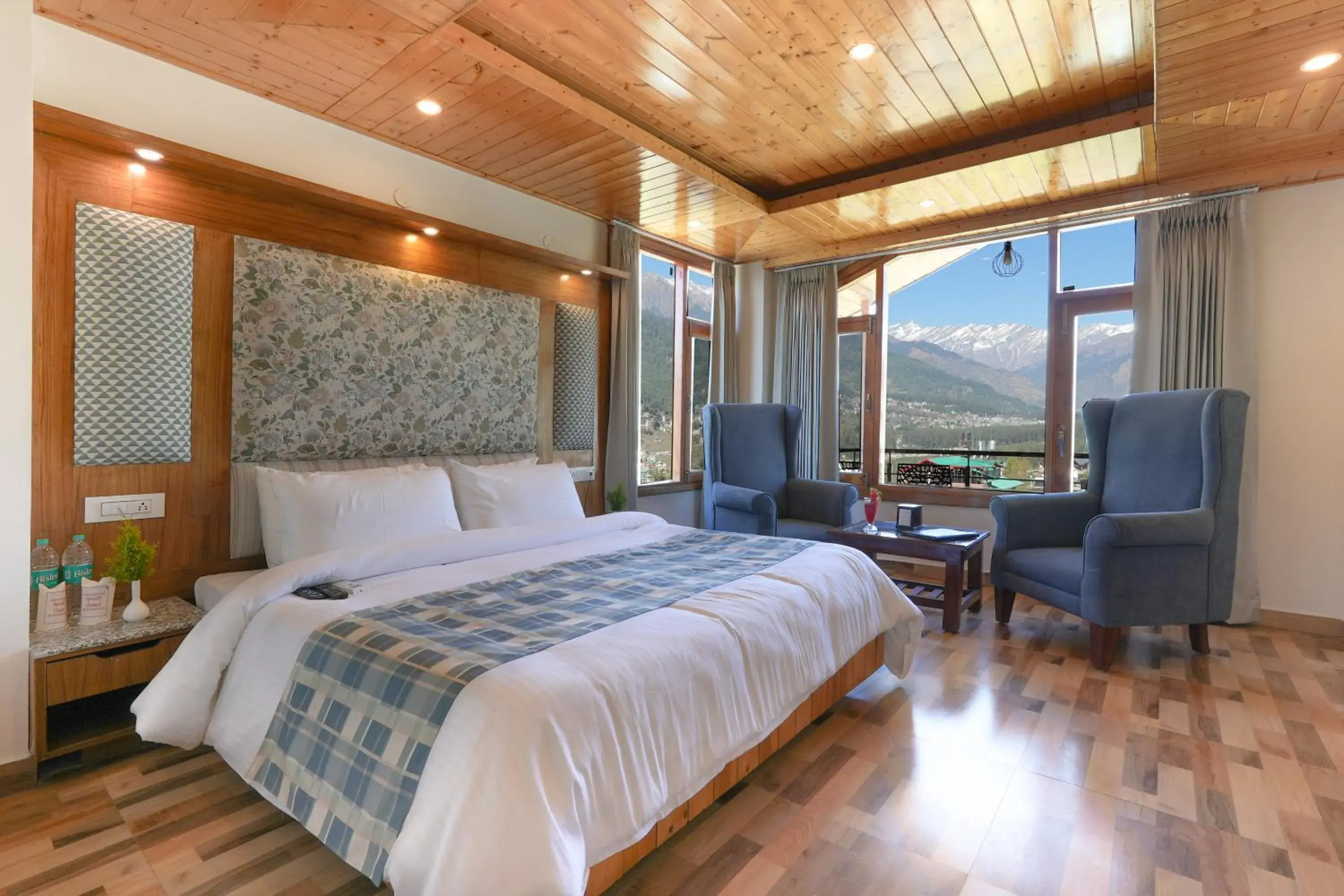 Bed in Snow City's Montana Blues Resort Manali - Heated & Air-Cooled Stay Bed in Snow City's Montana Blues Resort Manali - Heated & Air-Cooled Stay