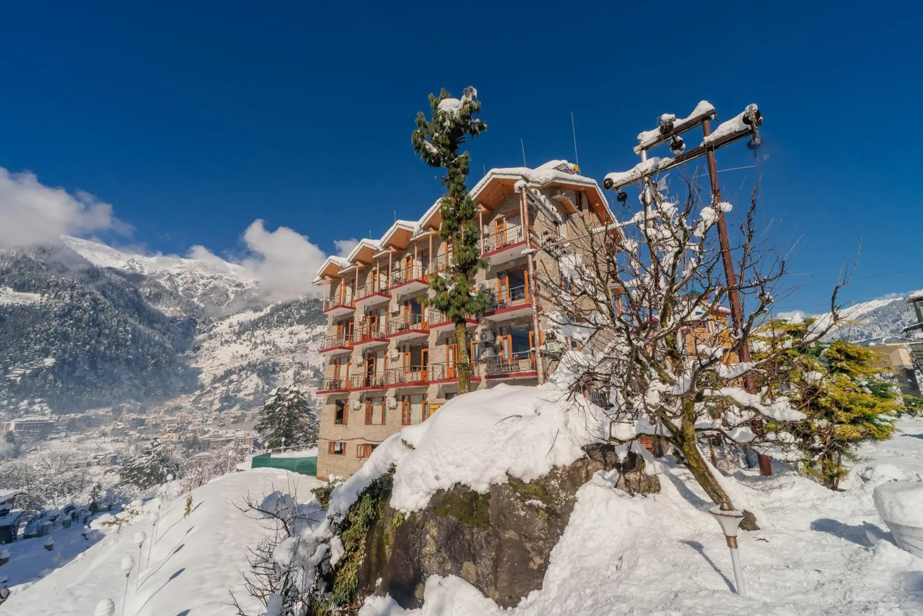 Snow City's Montana Blues Resort Manali - Heated & Air-Cooled Stay Snow City's Montana Blues Resort Manali - Heated & Air-Cooled Stay