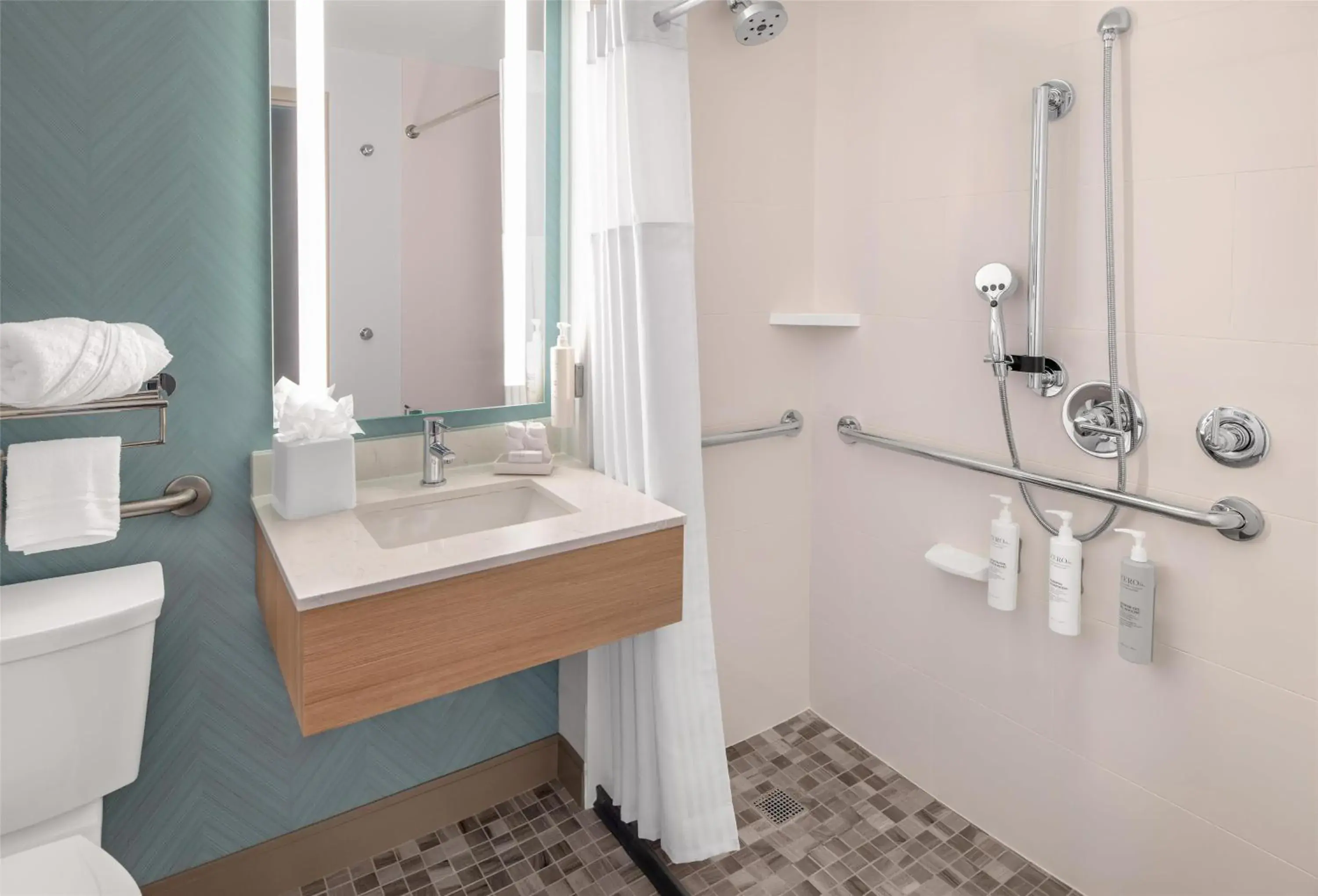 Bathroom in Hilton Garden Inn Queens JFK Bathroom in Hilton Garden Inn Queens JFK