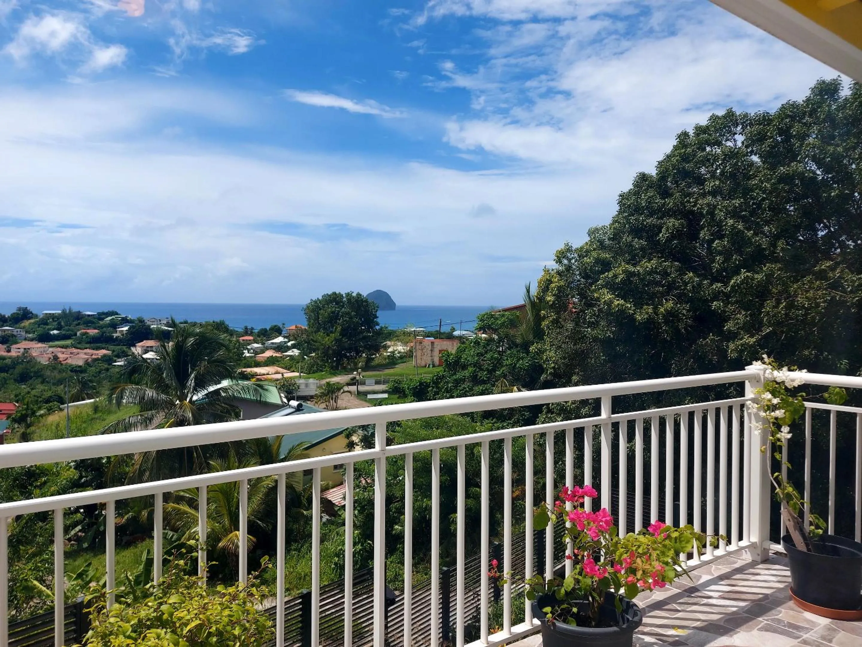 Sea view in Maison charmante à Le Diamant avec vue sur mer et jardin