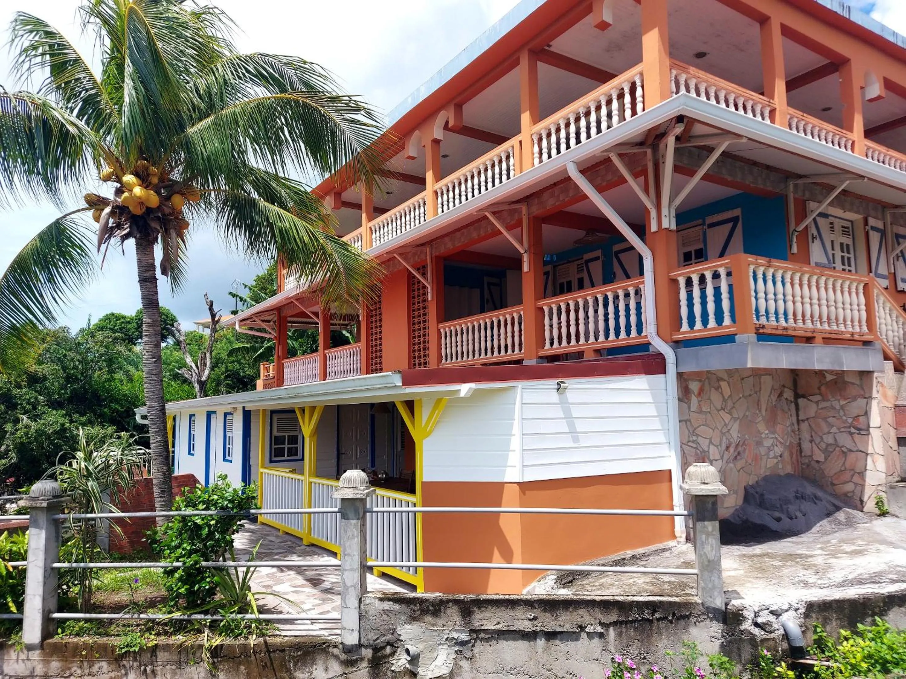 Property building in Maison charmante à Le Diamant avec vue sur mer et jardin