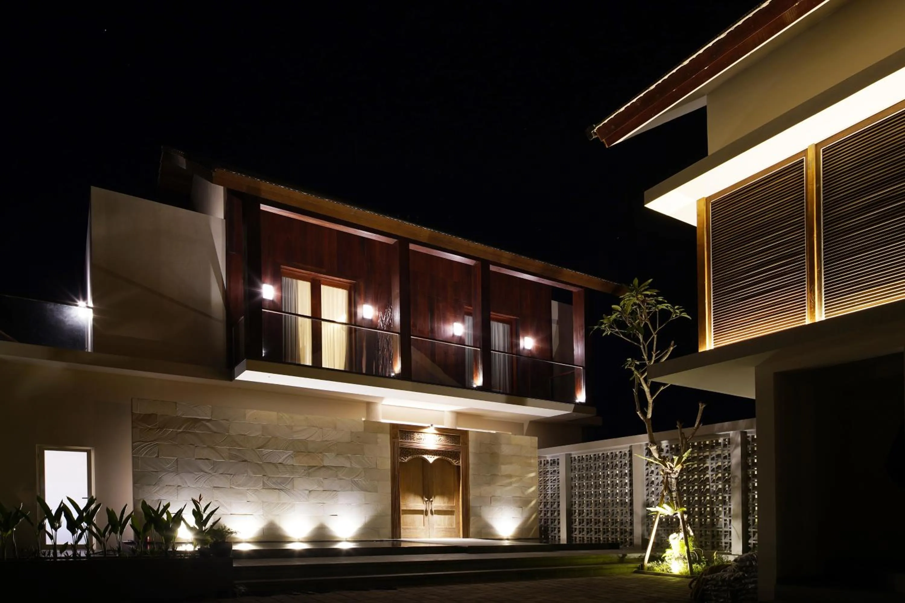 Property building in Umah Tirta