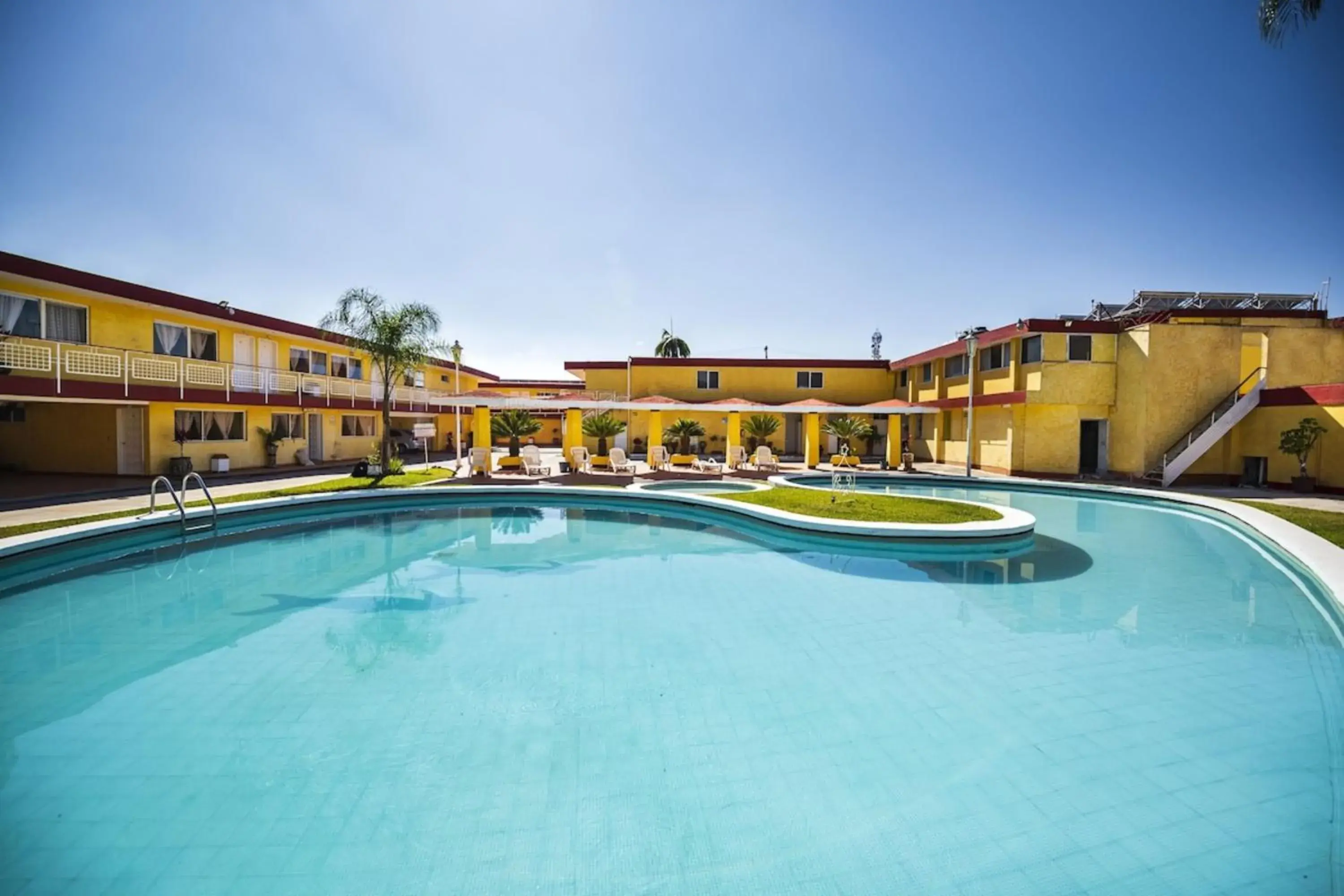 Swimming pool in Capital O Colón, Ciudad Guzmán Jalisco Swimming pool in Capital O Colón, Ciudad Guzmán Jalisco