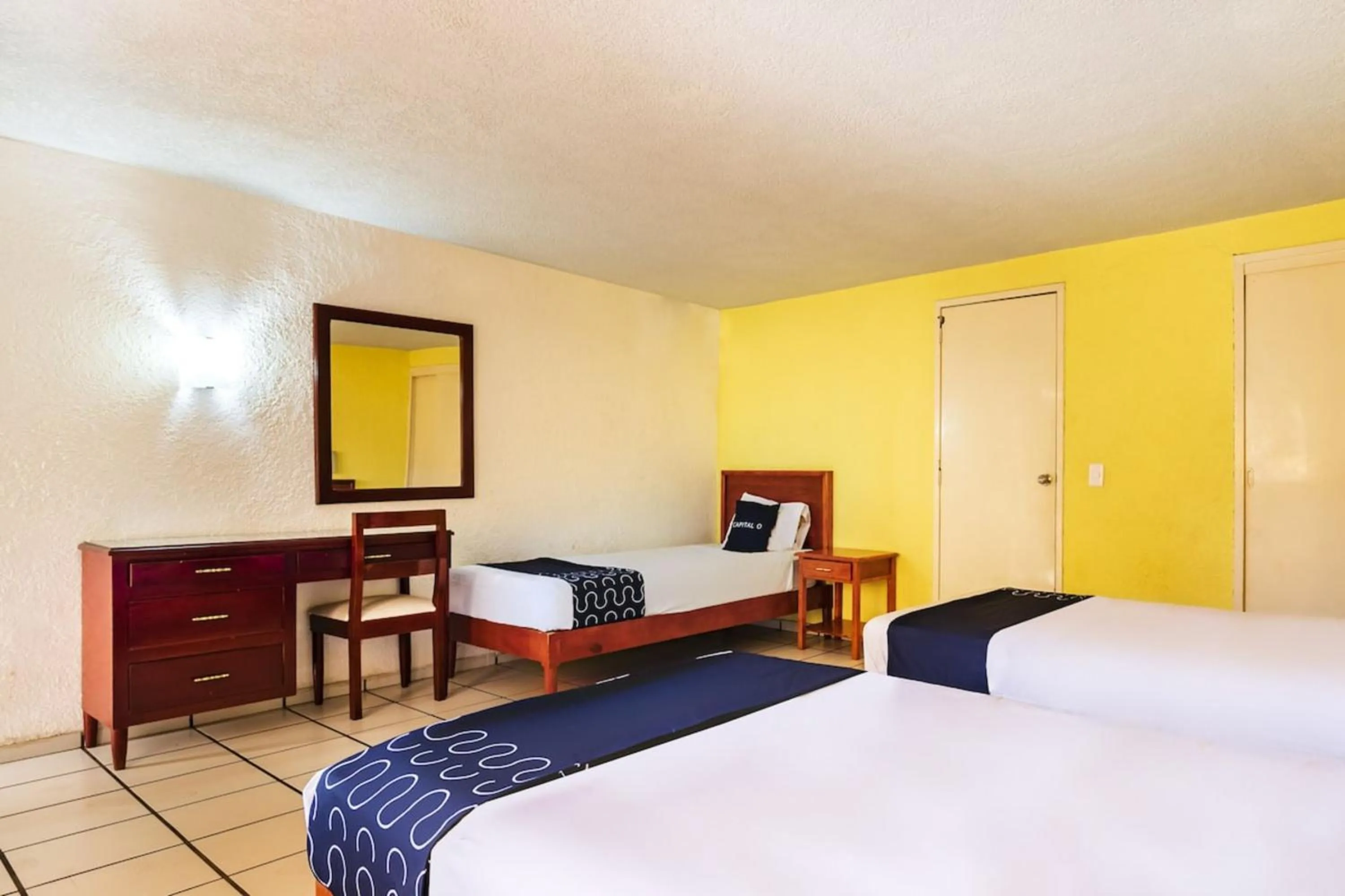 Bedroom, Bed in Capital O Colón, Ciudad Guzmán Jalisco