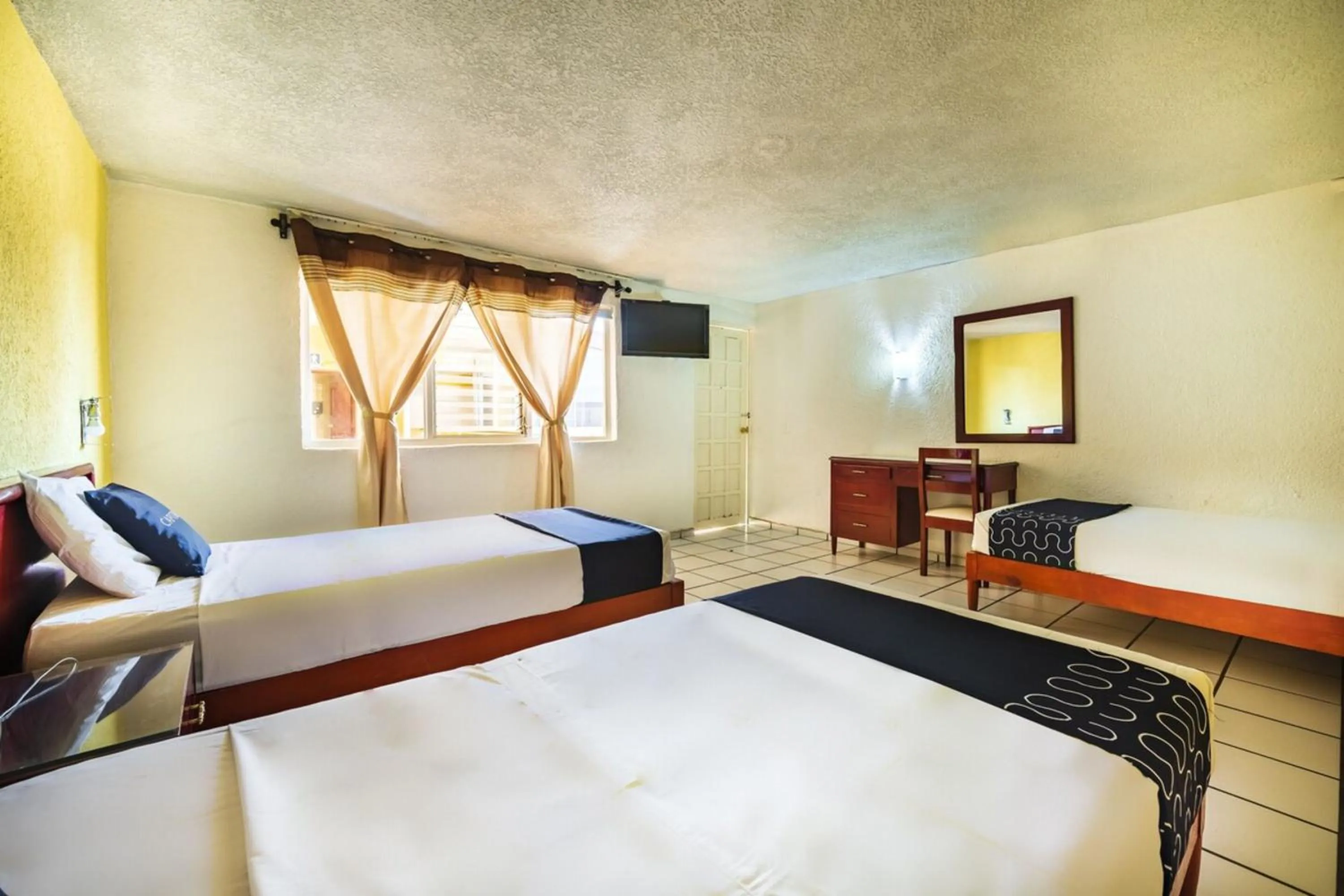 Bedroom, Bed in Capital O Colón, Ciudad Guzmán Jalisco