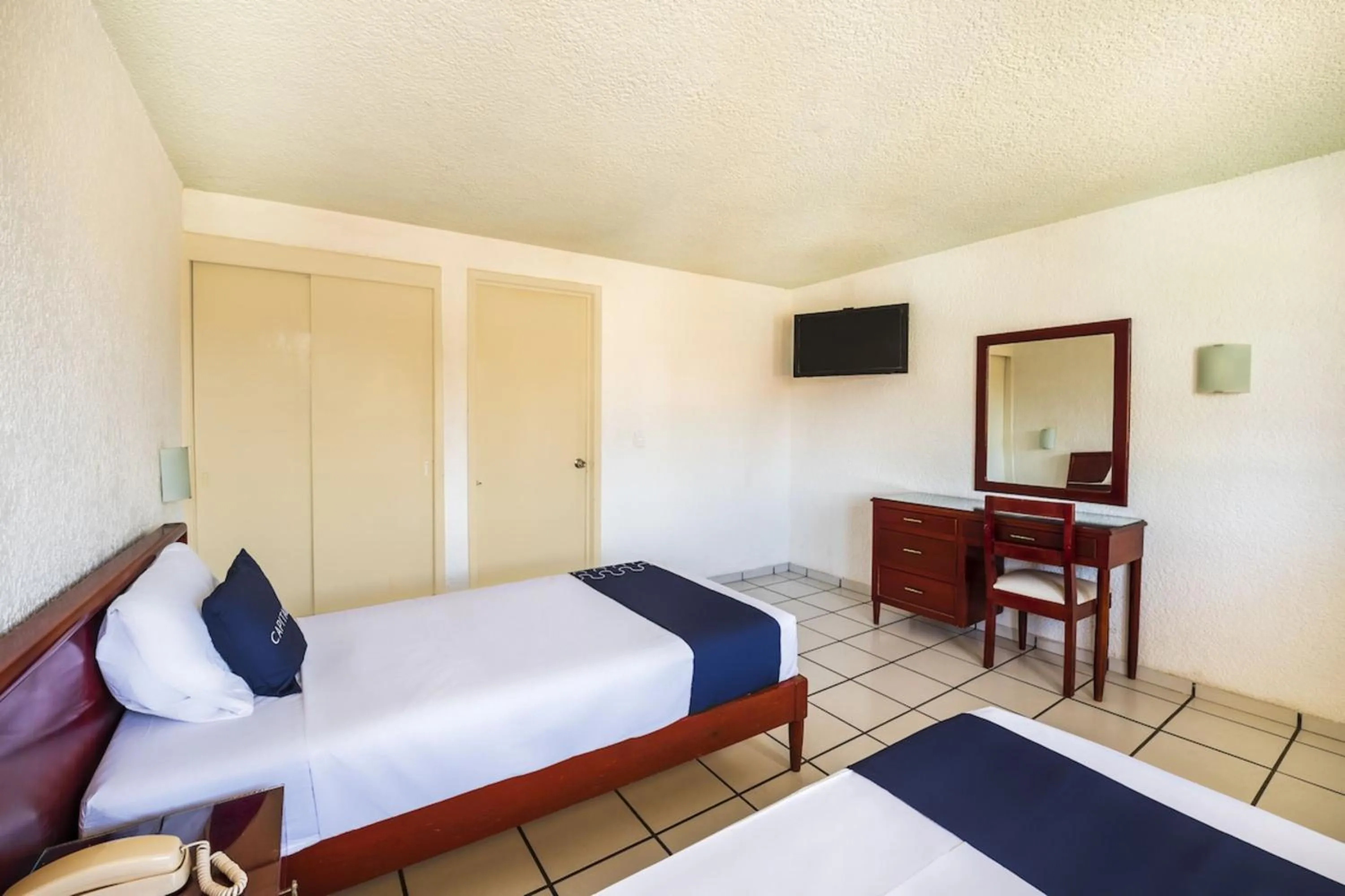 Bedroom, Bed in Capital O Colón, Ciudad Guzmán Jalisco